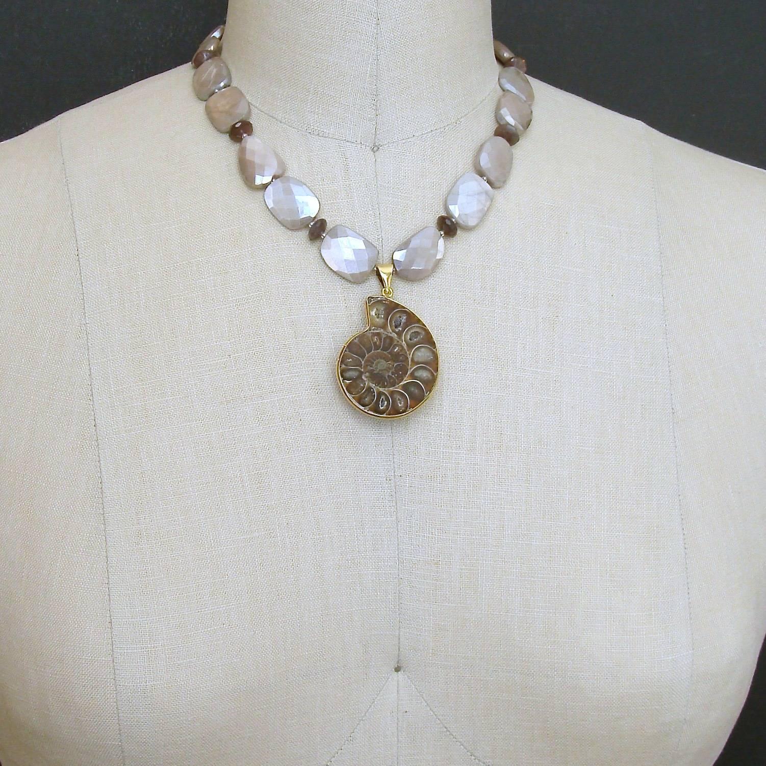 Australian Taupe Moonstone Nuggets Chocolate Moonstone Necklace Nautilus Pendant In New Condition In Colleyville, TX