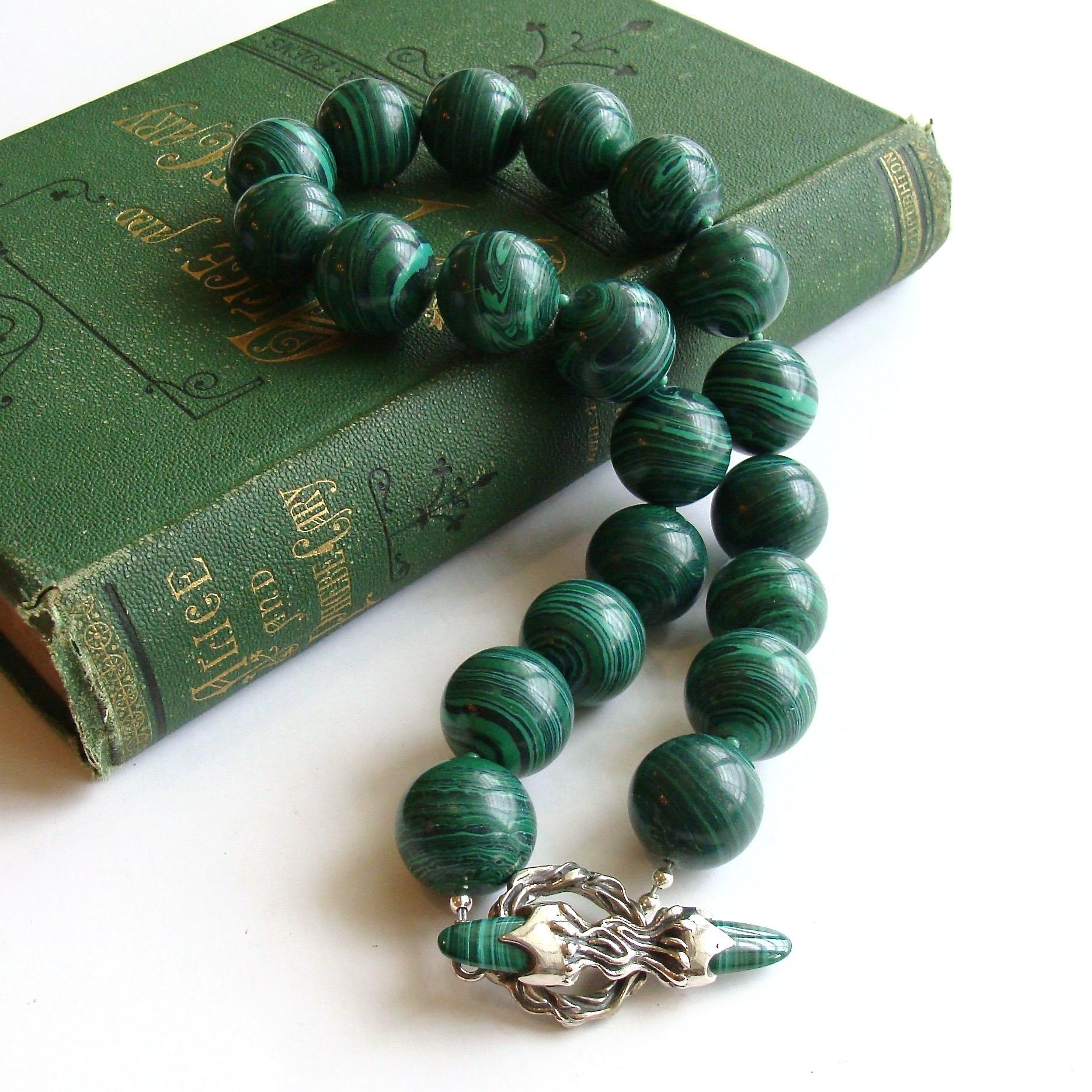 Malachite Choker Necklace with Sterling Malachite Toggle, Monique Necklace (Kunsthandwerker*in)