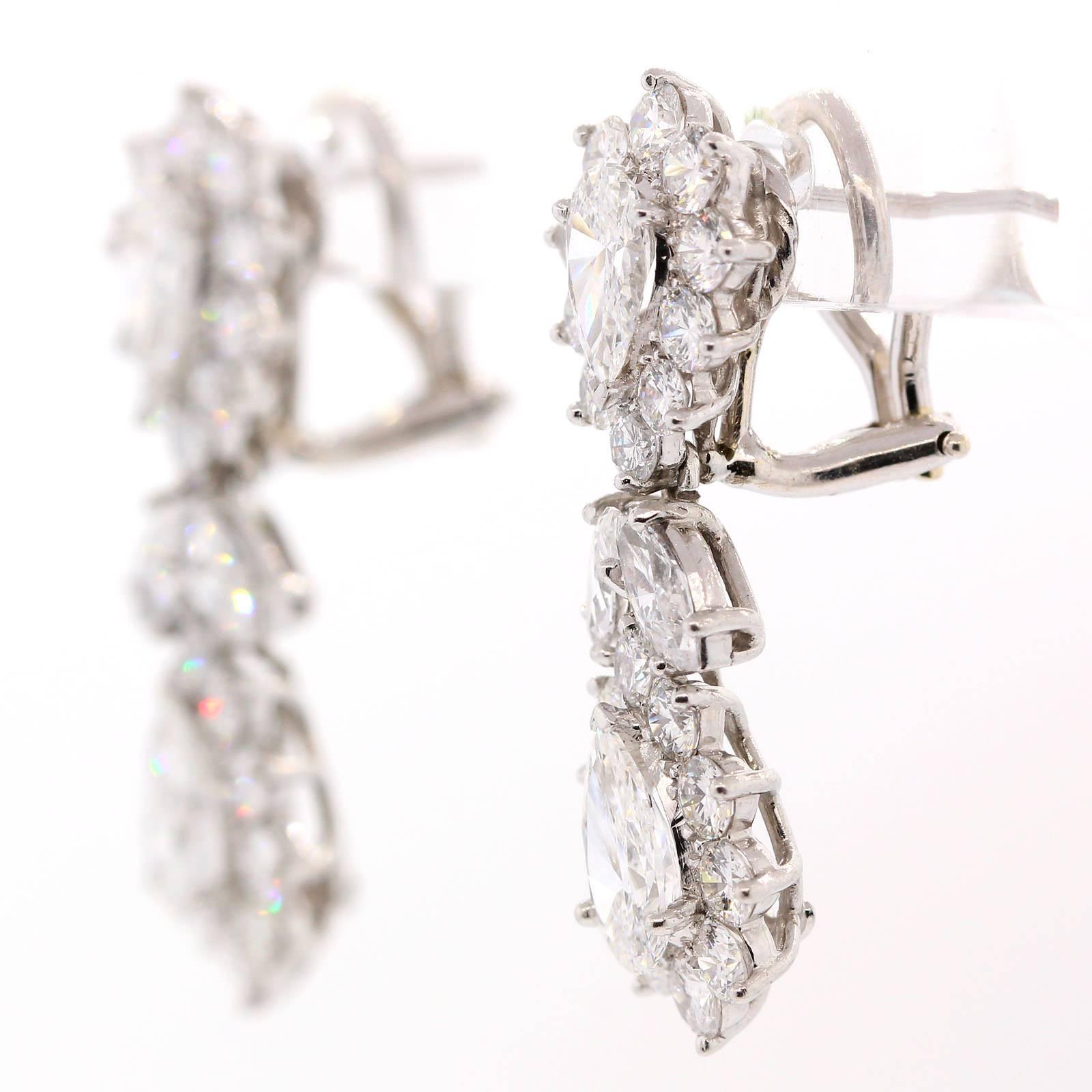 1960s Diamond Platinum Pear Shape Drop Earrings In Excellent Condition In Beverly Hills, CA