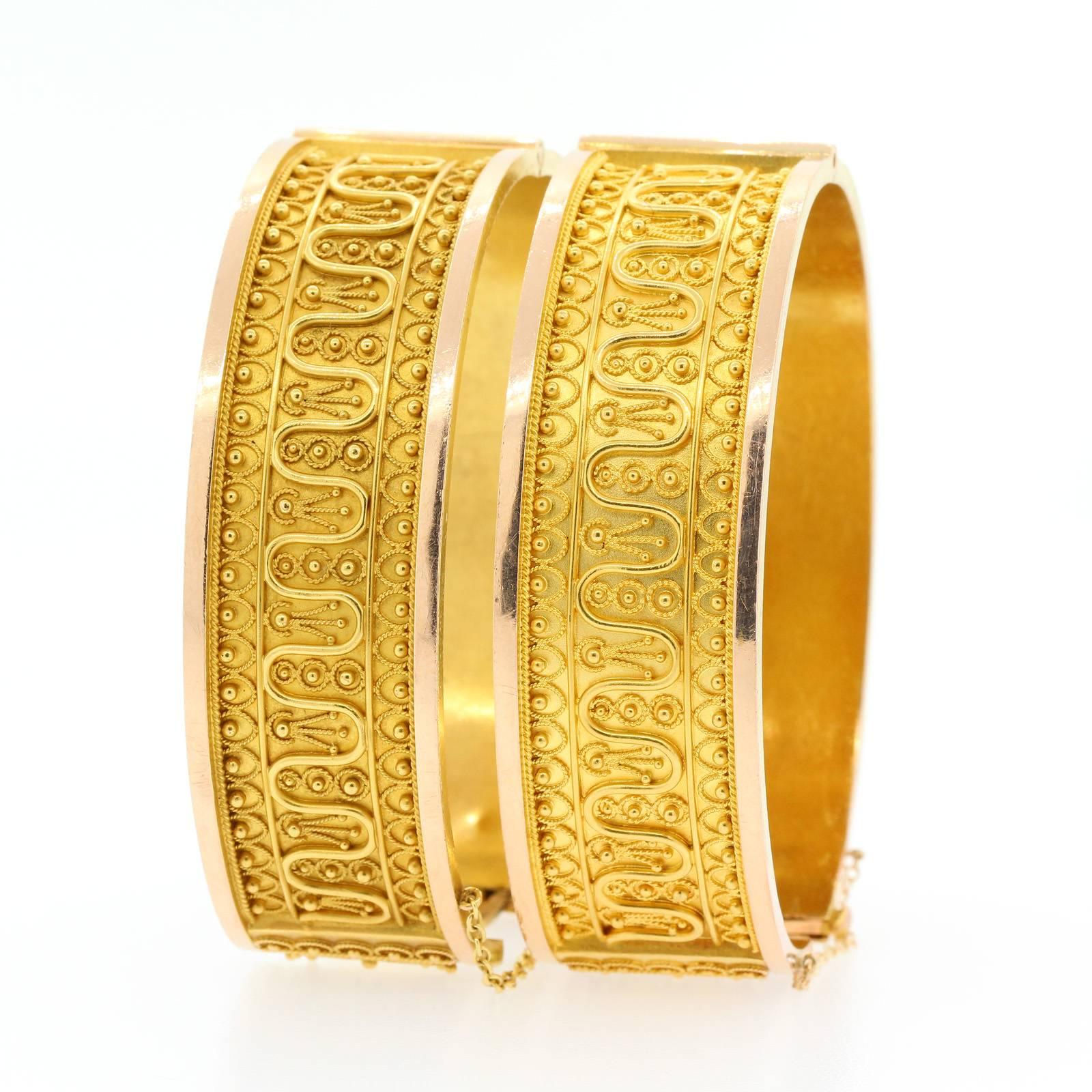 Antique English Victorian Pair Of Gold Bangle Bracelets In Excellent Condition In Beverly Hills, CA