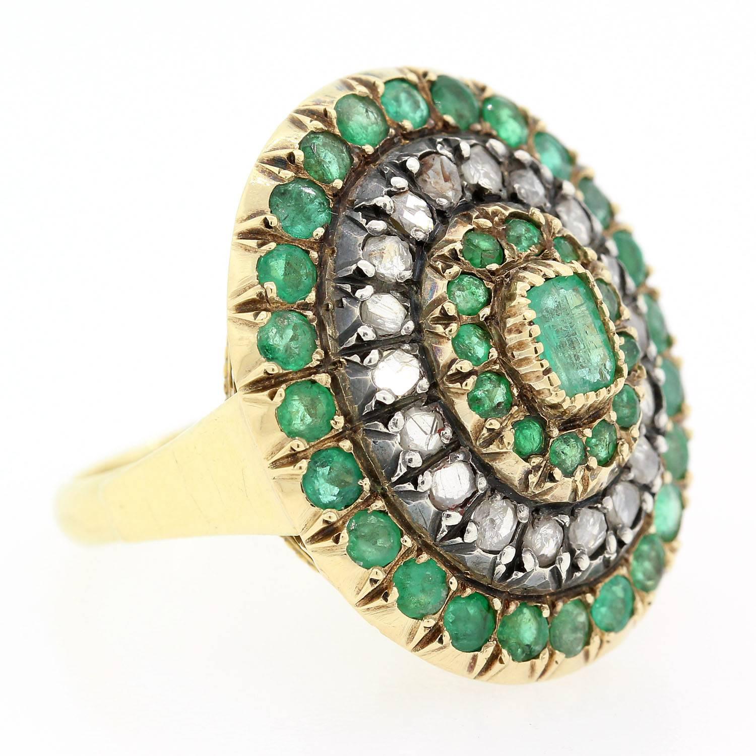 Vintage Emerald Old Cut Diamond Gold Ring In Excellent Condition In Beverly Hills, CA