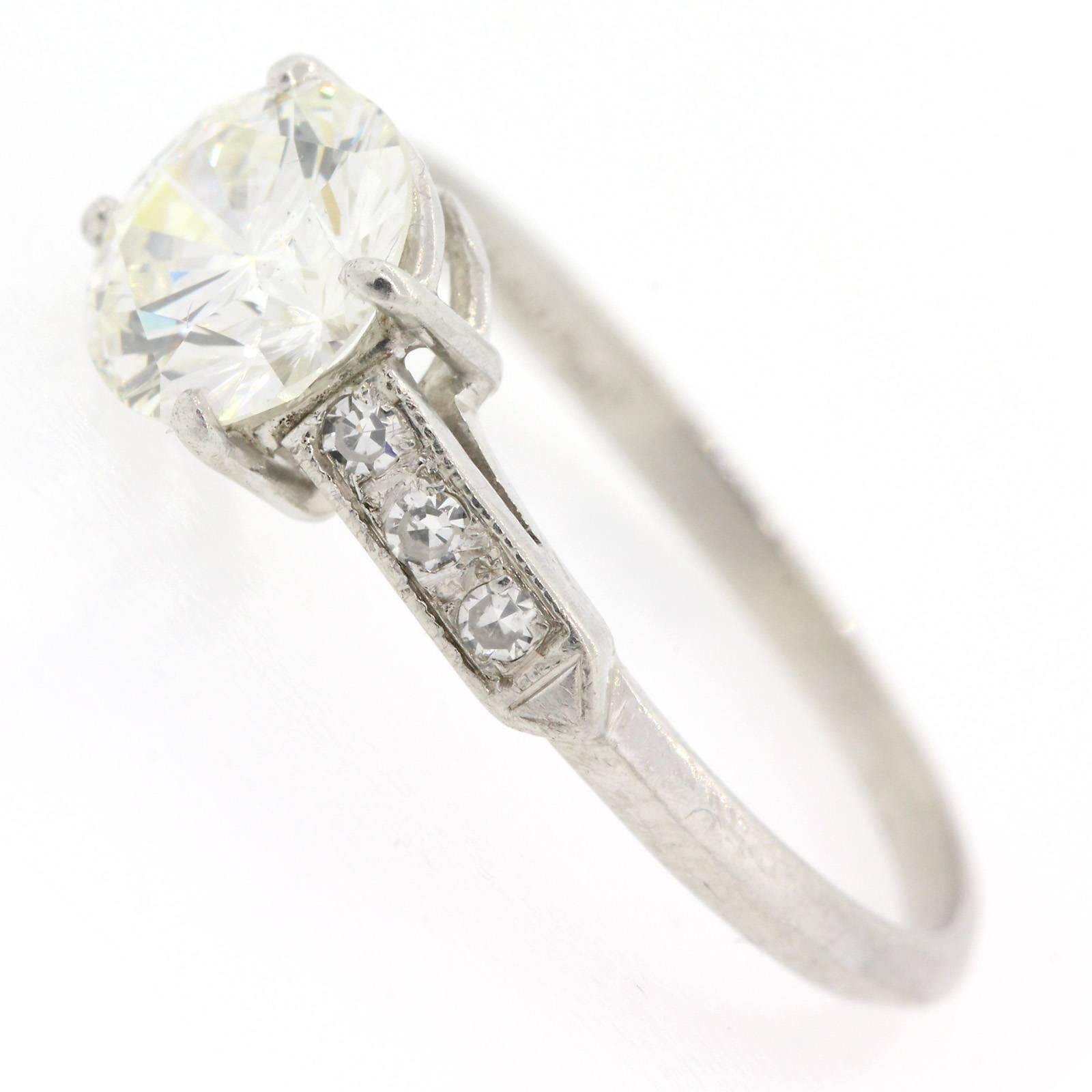 Women's Vintage 1.11 carat Round Diamond Platinum Engagement Ring