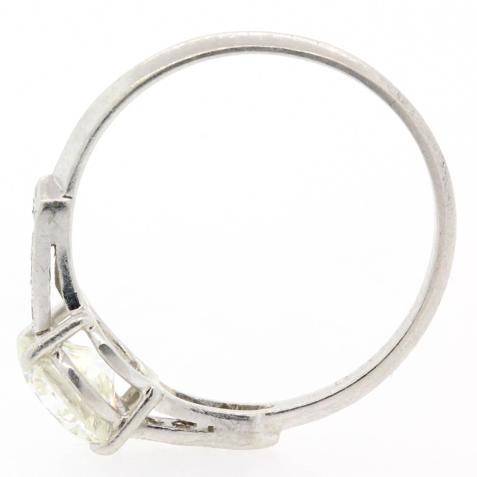 Vintage 1.11 carat Round Diamond Platinum Engagement Ring 2