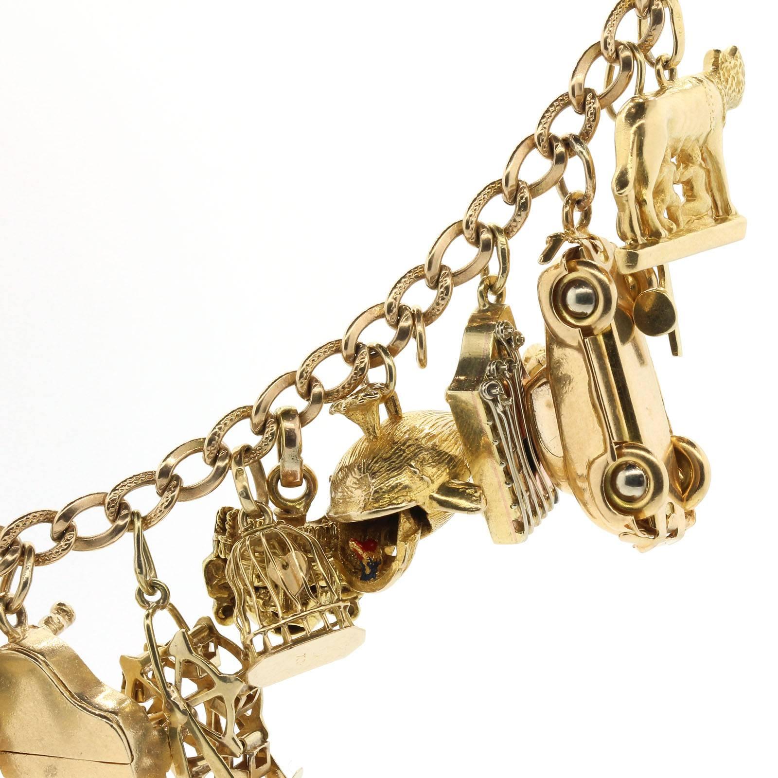 Vintage Charm Gold Bracelet In Excellent Condition In Beverly Hills, CA