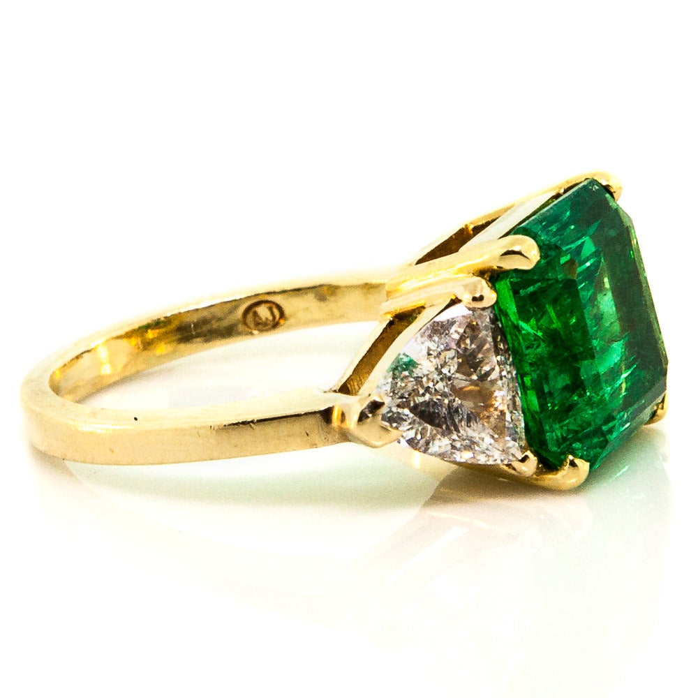 Contemporary Colombian Emerald Diamond Gold Three Stone Ring