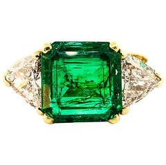 Colombian Emerald Diamond Gold Three Stone Ring Colombian Emerald Diamond Gold Three Stone Ring