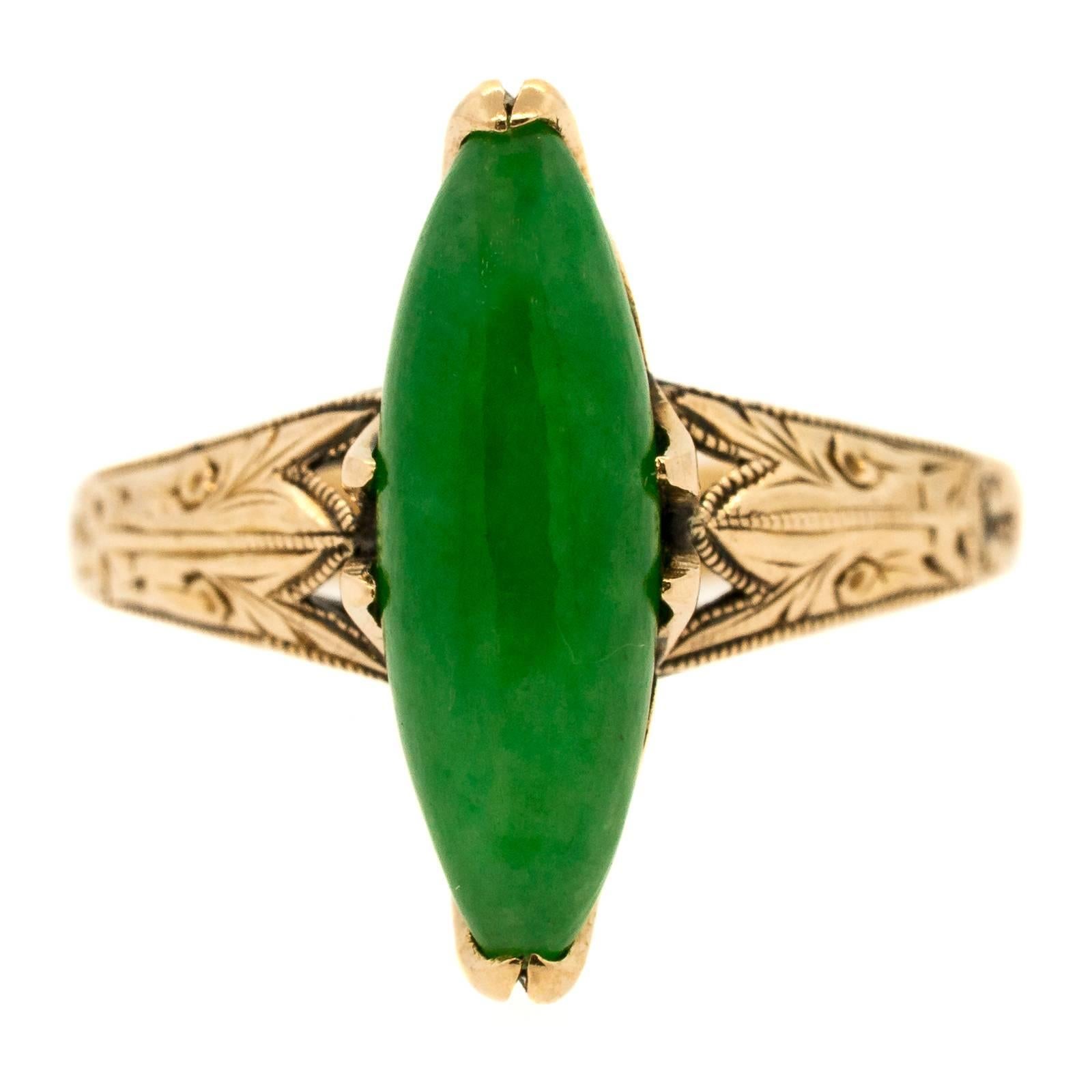 1920s Retro Antique Jadeite & Engraved Gold Ring