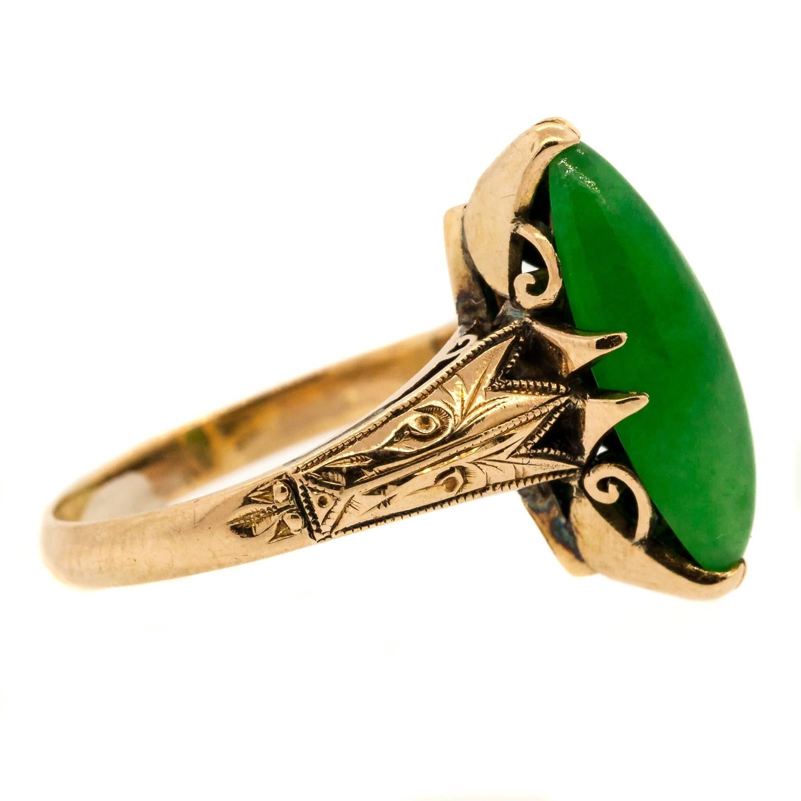 Marquise Cut 1920s Retro Antique Jadeite & Engraved Gold Ring