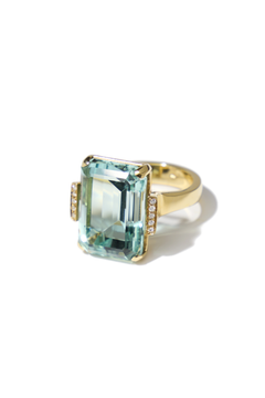 Anillo de cóctel de oro amarillo de 18 quilates con una aguamarina rectangular