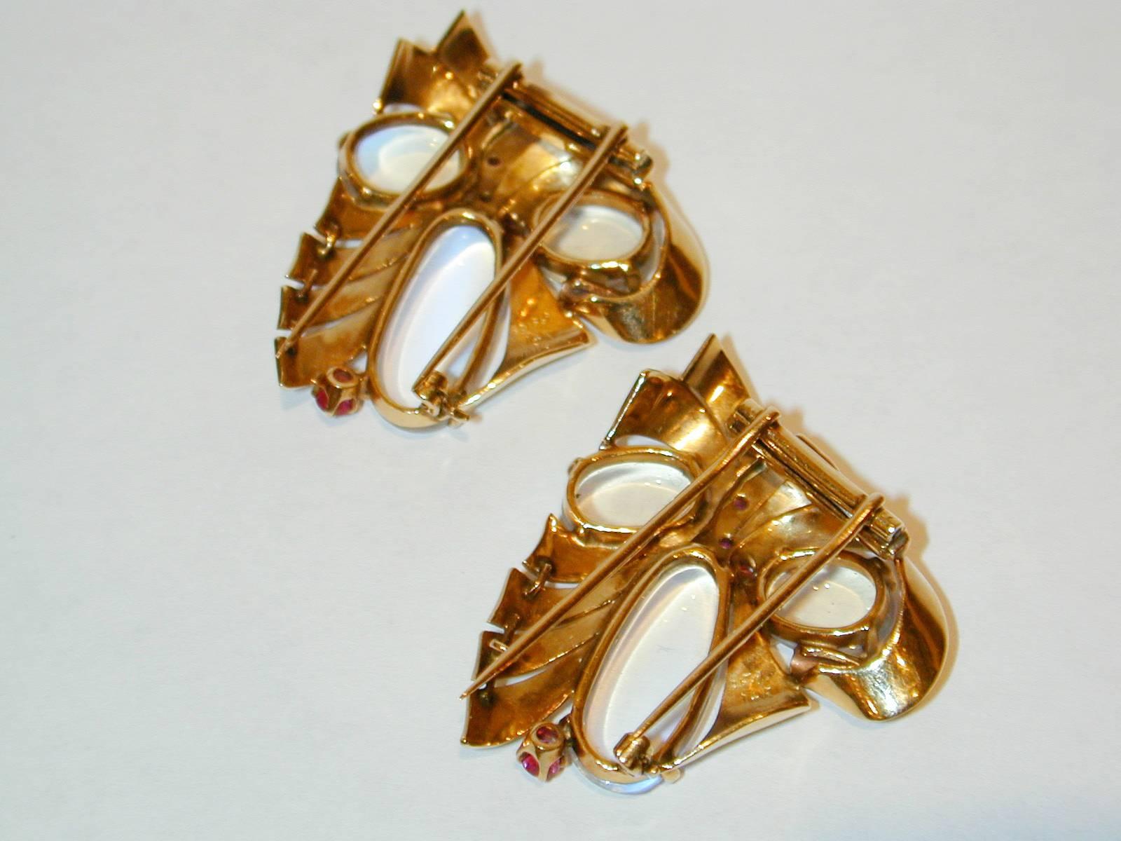 Raymond Yard Pair of Retro Moonstone Ruby Gold Clips In Good Condition For Sale In San Francisco, CA