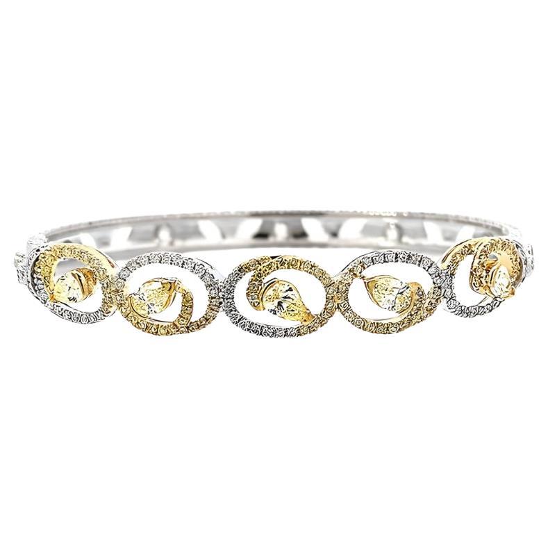 Dilys' Champagner-Birne, Diamant und Pavé-Armreif, 18 Karat Weißgold im Angebot
