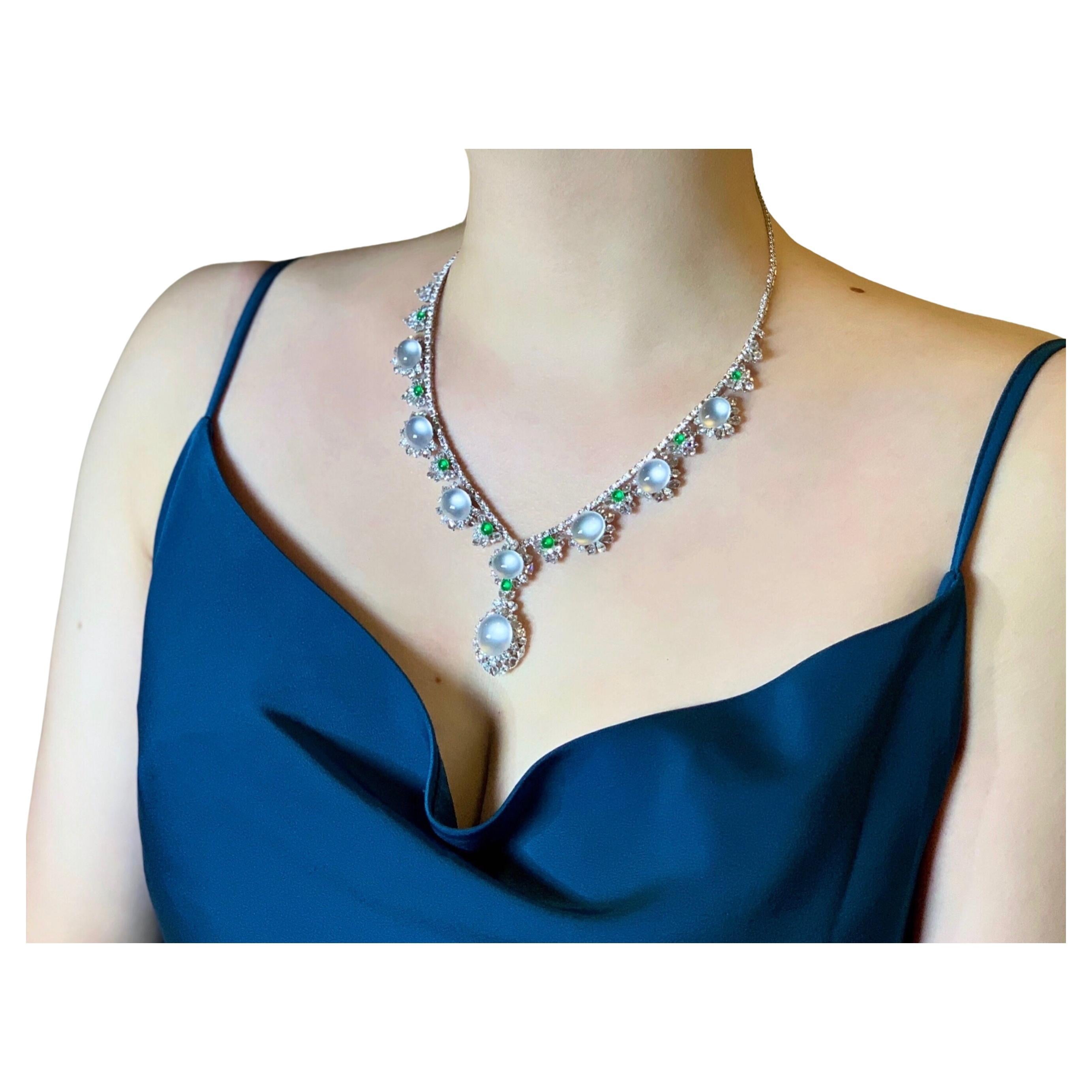 Collana Imperiale di giadeite bianca con cabochon e diamanti