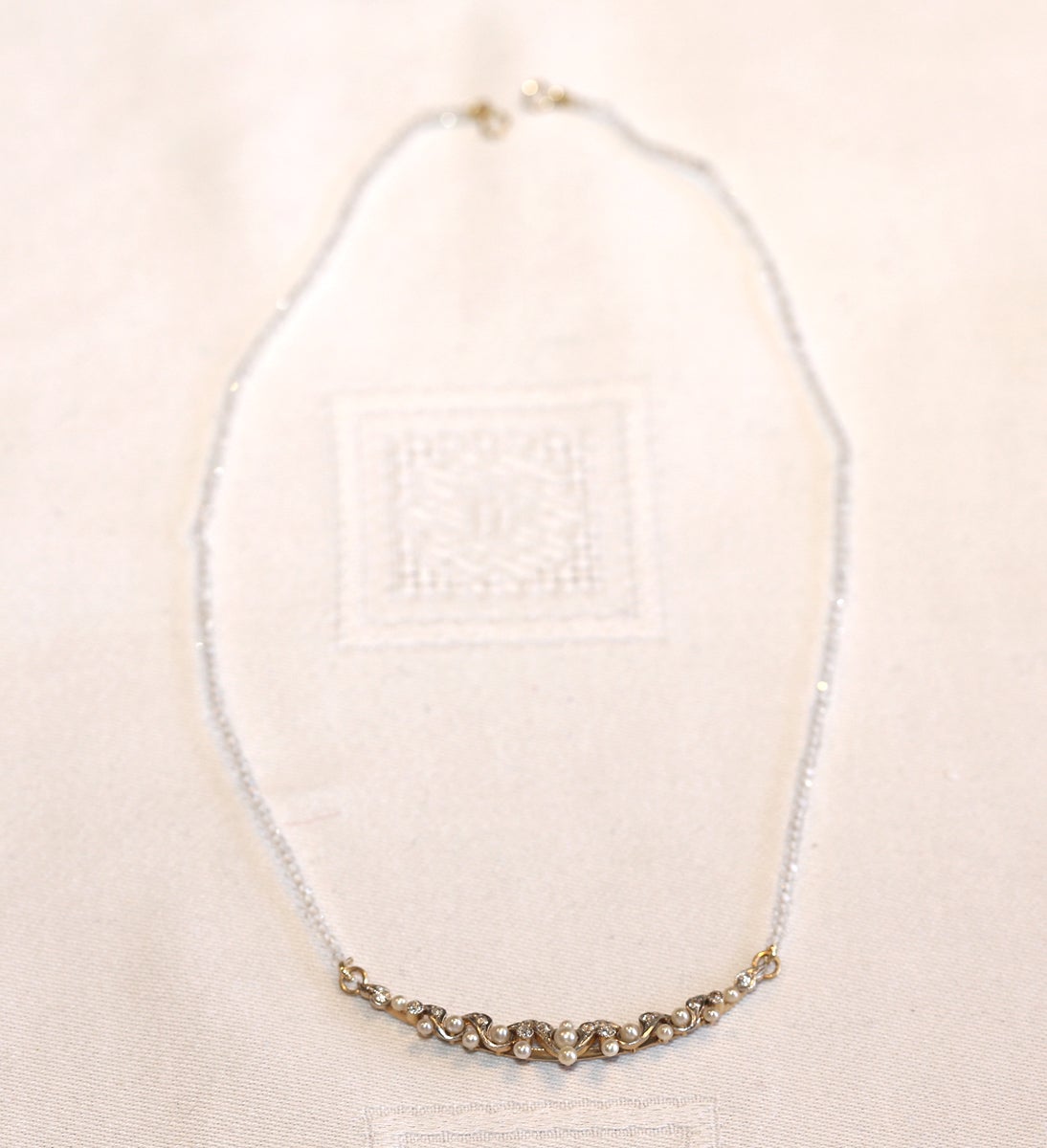 Croissant Perles Diamants Mine Ancienne Cristal de Roche, 1930 Bon état - En vente à Herzelia, Tel Aviv
