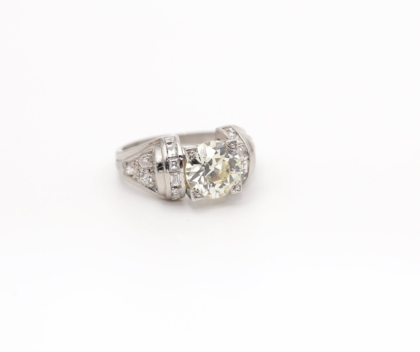 2.75 Carats Diamond Ring White Gold 18K Certified, 1920 For Sale