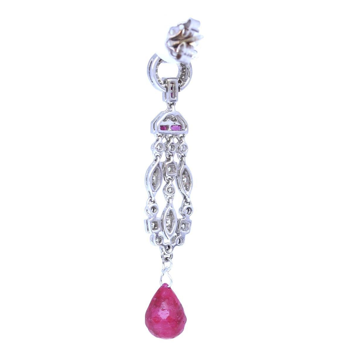 Boîte pour boucles d'oreilles de style Art déco, rubis, rubis et diamants baguettes, 1970 Bon état - En vente à Herzelia, Tel Aviv