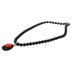 Collar de cuentas de turmalina negra Colgante de ónix Diamantes Oro blanco, 1930