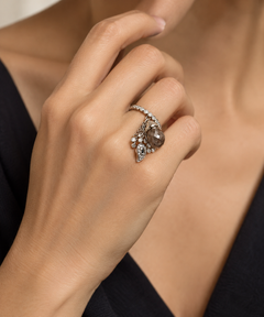 Bague Coomi 20K en or blanc avec pendentif en forme de briolette sertie d'un diamant brun de 4 carats, 1970