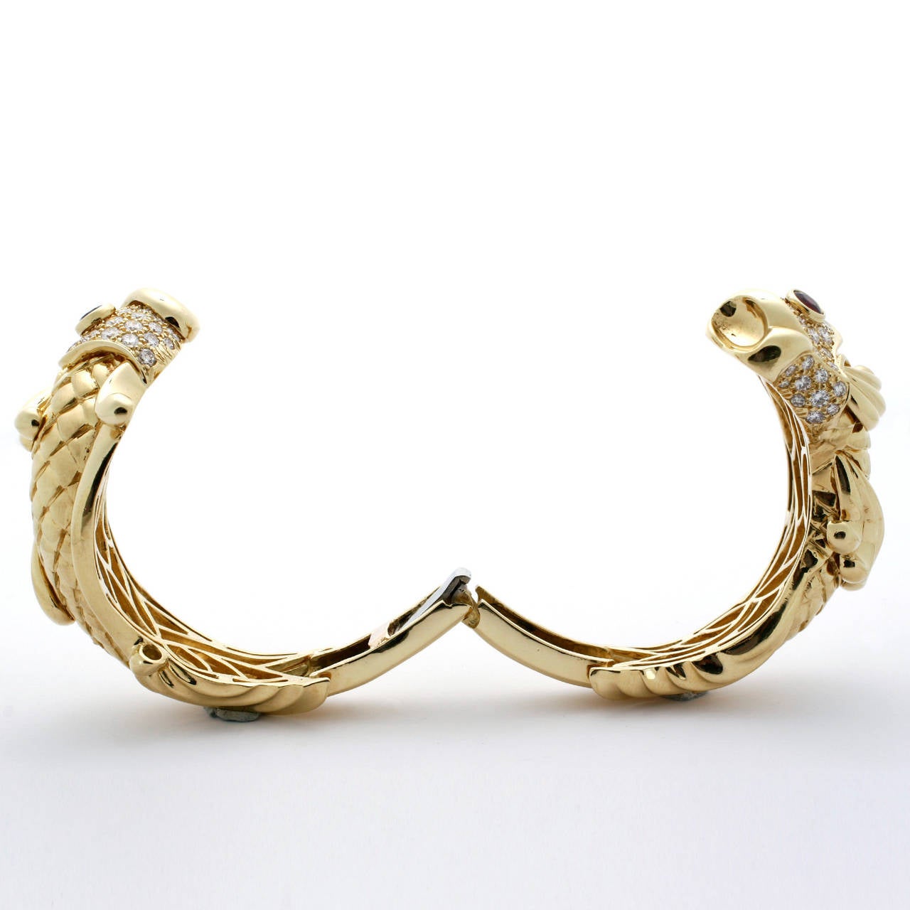 Ruby Sapphire Diamond Gold Chunky Koi Bangle Bracelet In Excellent Condition For Sale In Louisville, KY