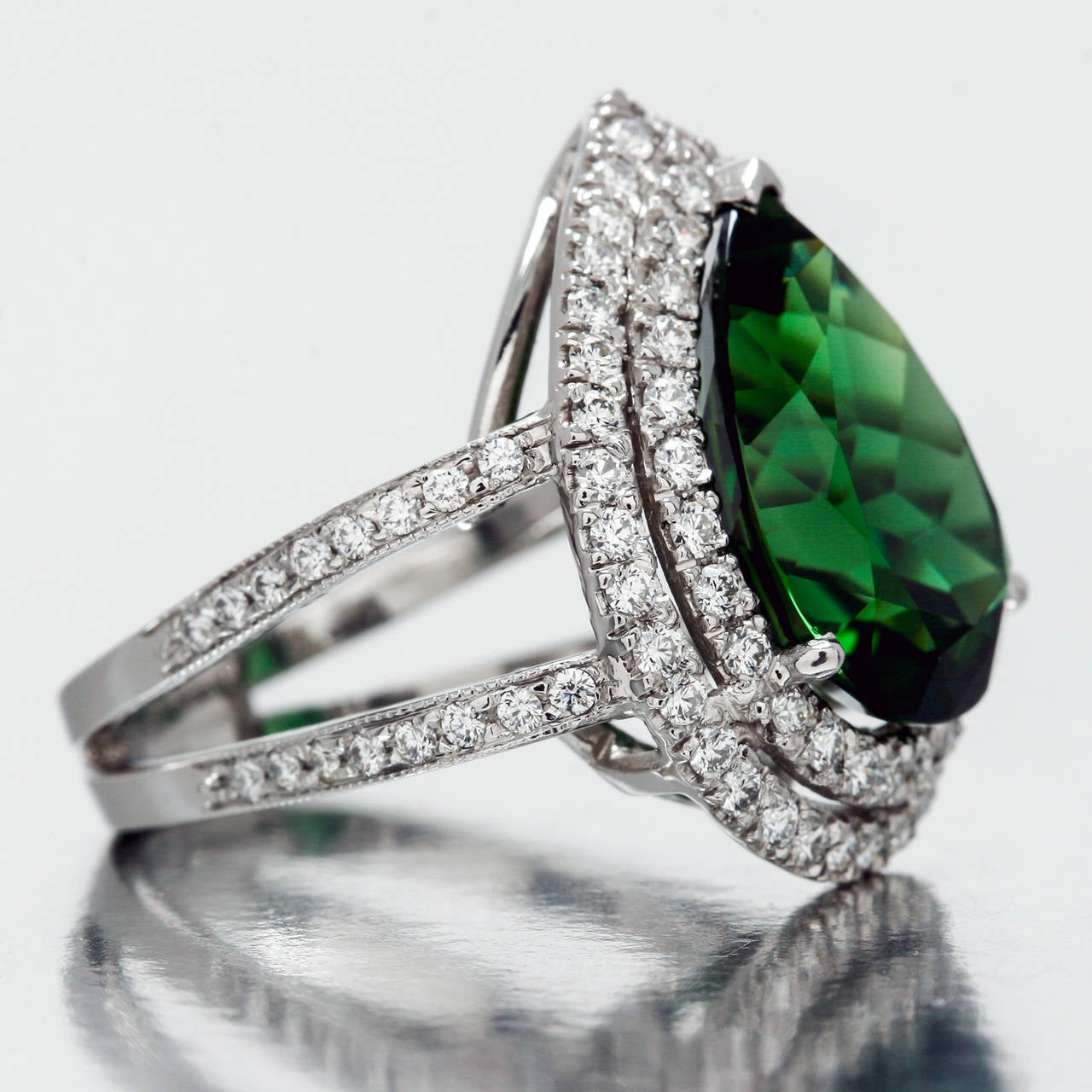 9.17 carat Chrome Tourmaline Diamond Platinum Ring In New Condition In Louisville, KY