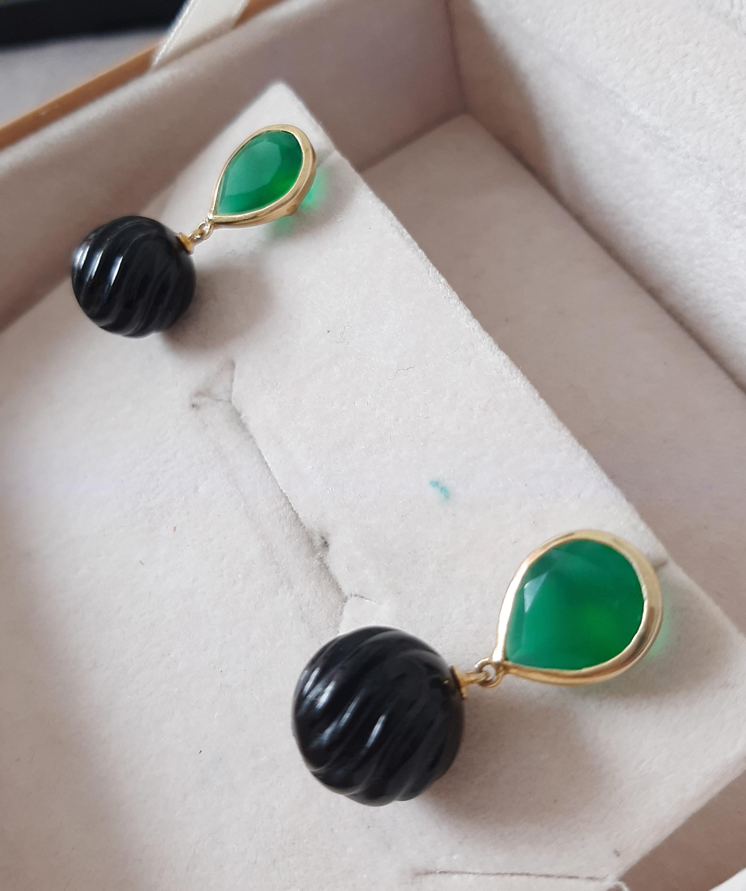 Grüner Onyx Facettiert Birne Form Geschnitzt Schwarzer Onyx Perlen 14k Solid Gelbgold im Zustand „Neu“ im Angebot in Bangkok, TH