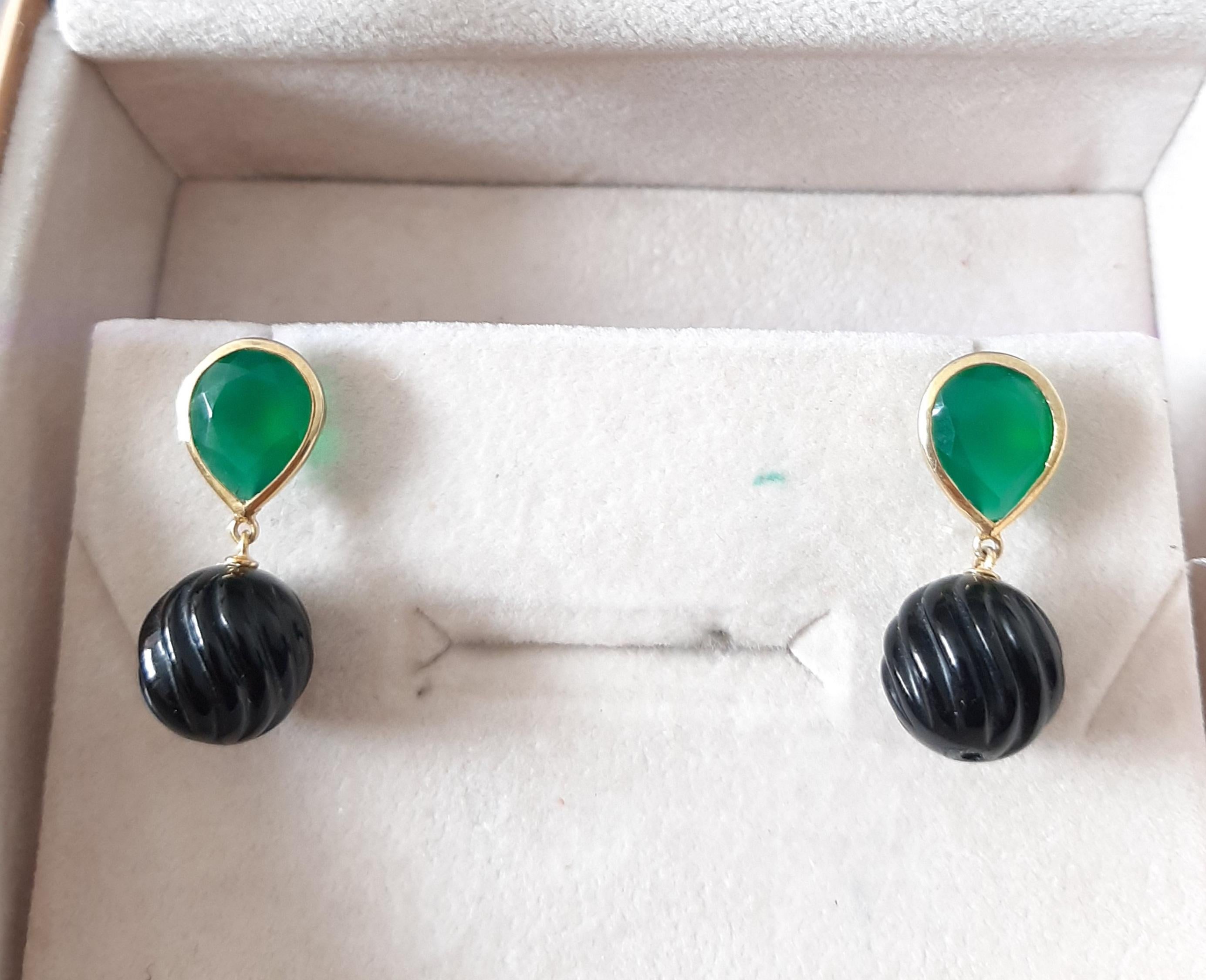 Grüner Onyx Facettiert Birne Form Geschnitzt Schwarzer Onyx Perlen 14k Solid Gelbgold Damen im Angebot