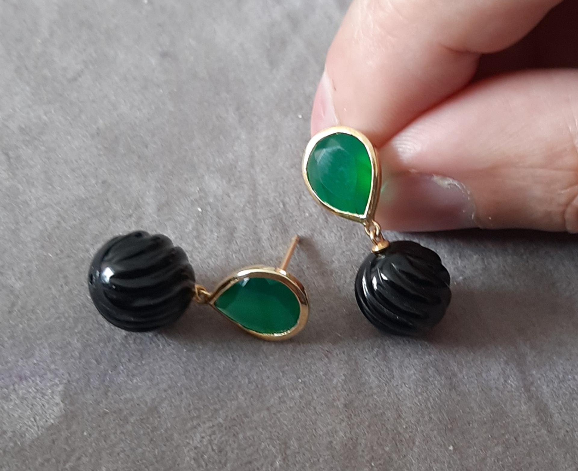 Grüner Onyx Facettiert Birne Form Geschnitzt Schwarzer Onyx Perlen 14k Solid Gelbgold im Angebot 2