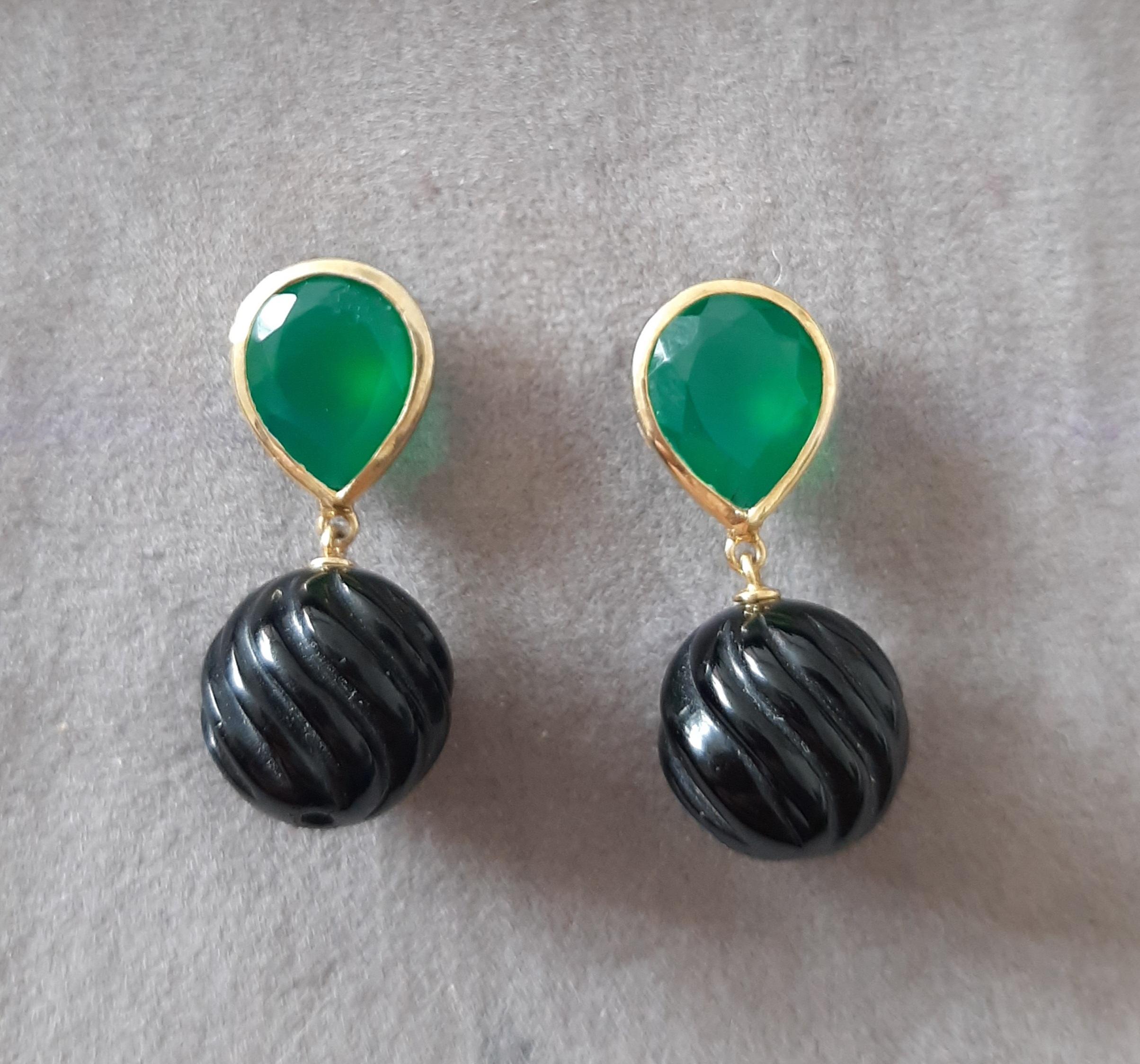 Grüner Onyx Facettiert Birne Form Geschnitzt Schwarzer Onyx Perlen 14k Solid Gelbgold im Angebot 7