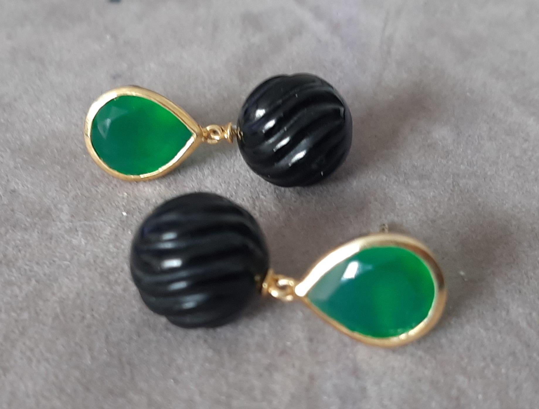 Grüner Onyx Facettiert Birne Form Geschnitzt Schwarzer Onyx Perlen 14k Solid Gelbgold im Angebot 4