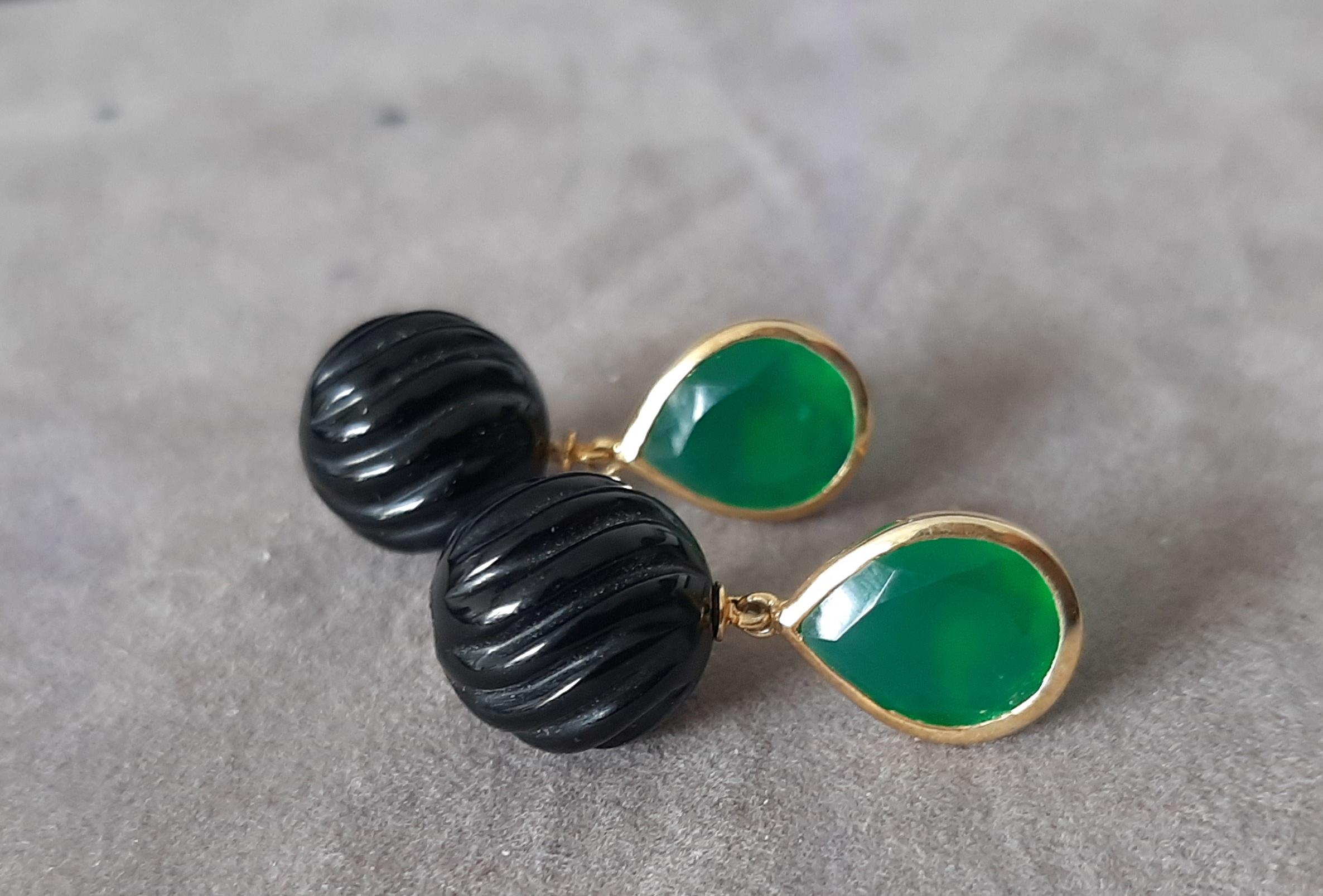 Grüner Onyx Facettiert Birne Form Geschnitzt Schwarzer Onyx Perlen 14k Solid Gelbgold im Angebot 3