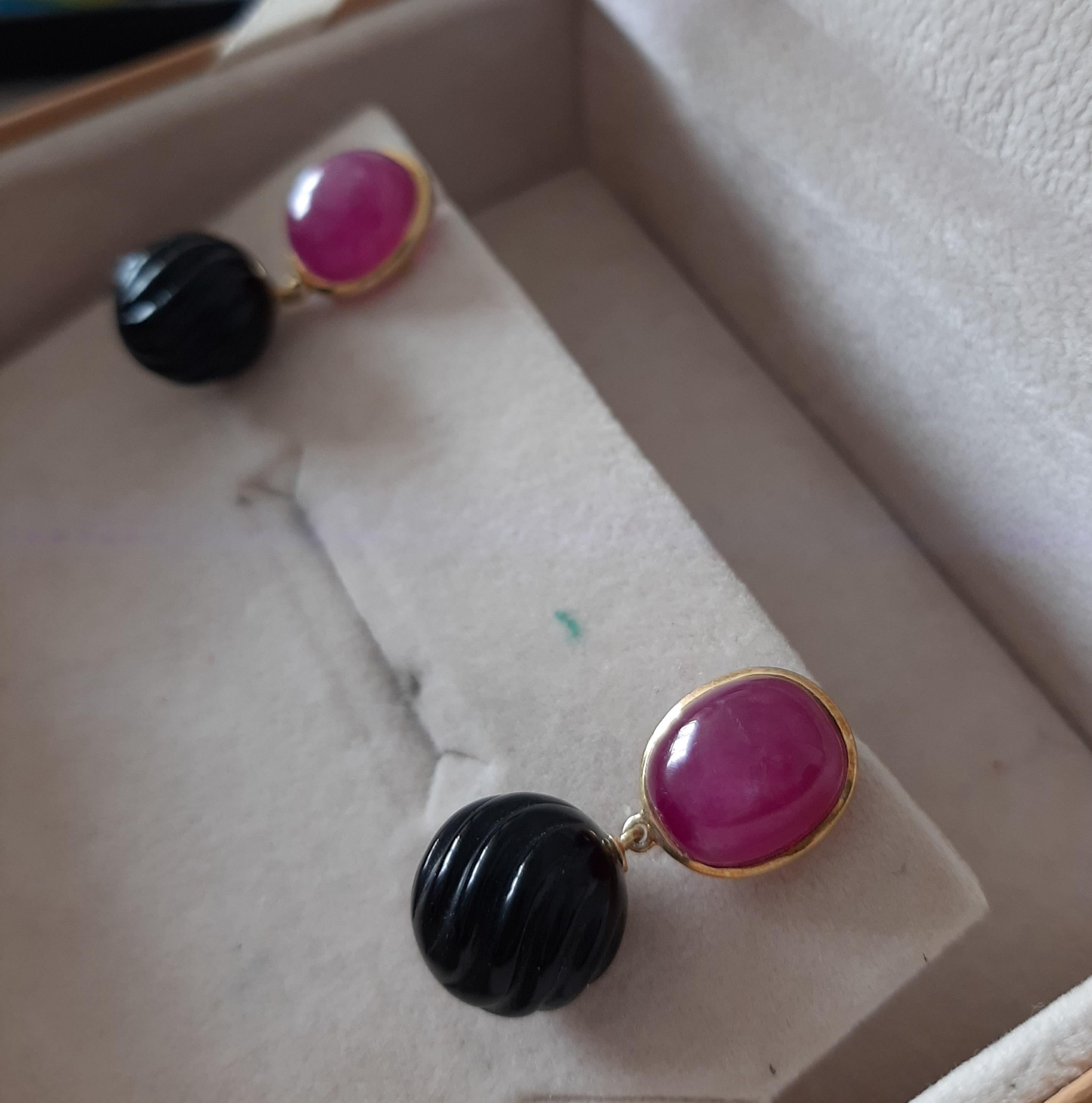 Rubis Cabochon Ovale Onyx Noir Perles rondes sculptées Or jaune massif 14 carats Neuf - En vente à Bangkok, TH