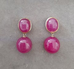 Ohrringe mit runden Rubin-Cabochons aus Naturrubin in ovaler Form und einer Fassung aus 14-Karat-Gold