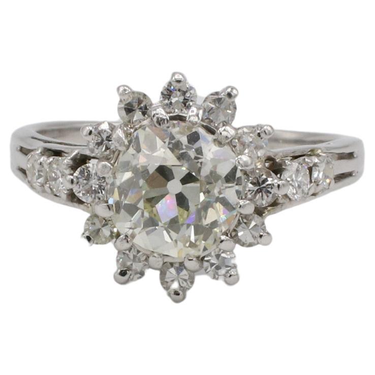 Bague de fiançailles Halo Art Déco en diamant naturel de 1,50 carat de taille européenne ancienne en vente