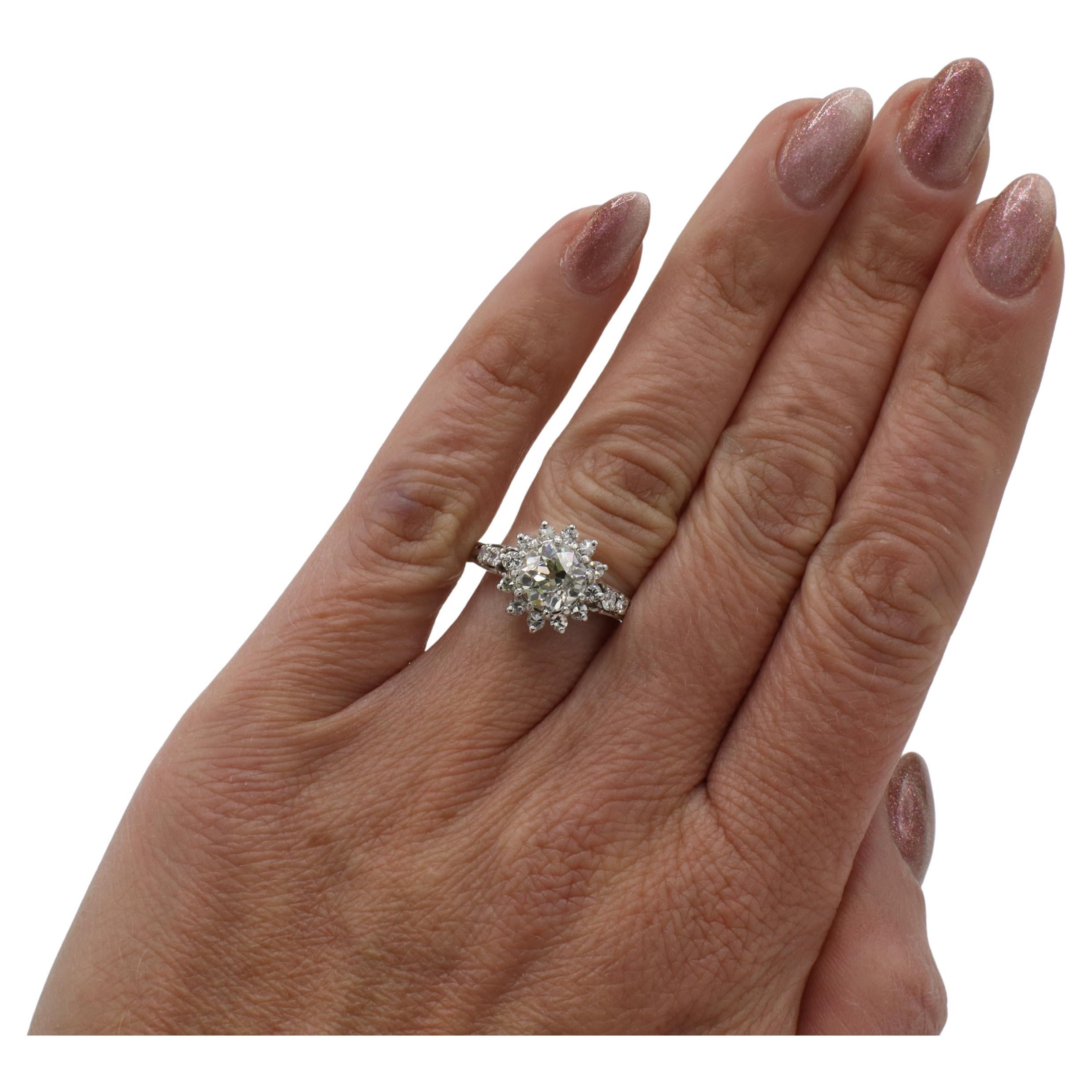 Bague de fiançailles Halo Art Déco en diamant naturel de 1,50 carat de taille européenne ancienne Excellent état - En vente à  Baltimore, MD