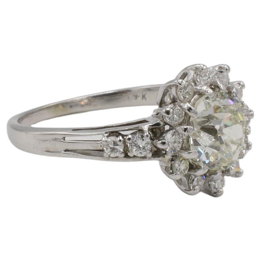 Art déco Bague de fiançailles Halo Art Déco en diamant naturel de 1,50 carat de taille européenne ancienne en vente