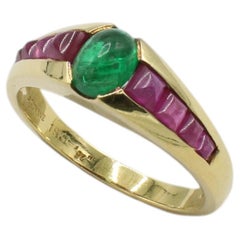 Giovane 18K Yellow Gold Emerald & Ruby Dome Sugarloaf Cabochon Band Ring