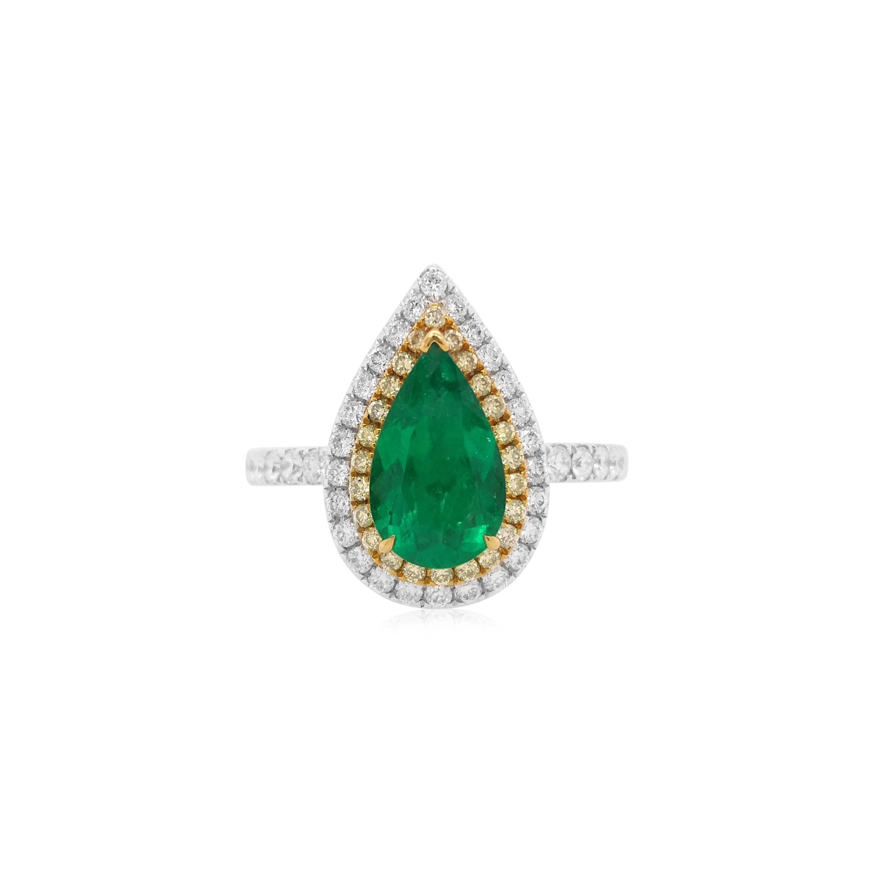 Anello a pera con smeraldo colombiano, che mette in mostra il raro smeraldo colombiano  provenienti dalle leggendarie miniere di Muzo, rinomate per il loro colore verde intenso, l'eccezionale limpidezza e la naturale brillantezza.  Lo smeraldo è