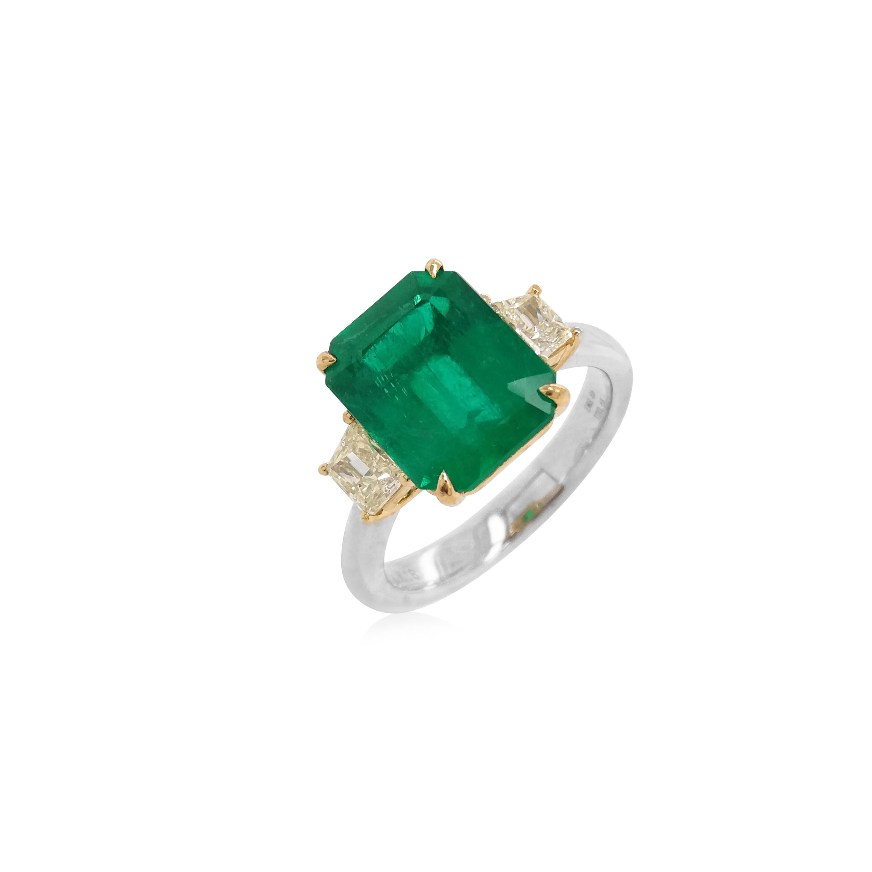 Moderne 3,86 ct Emeraude Colombienne Jaune Diamant Classique Bague certifiée en or 18K en vente