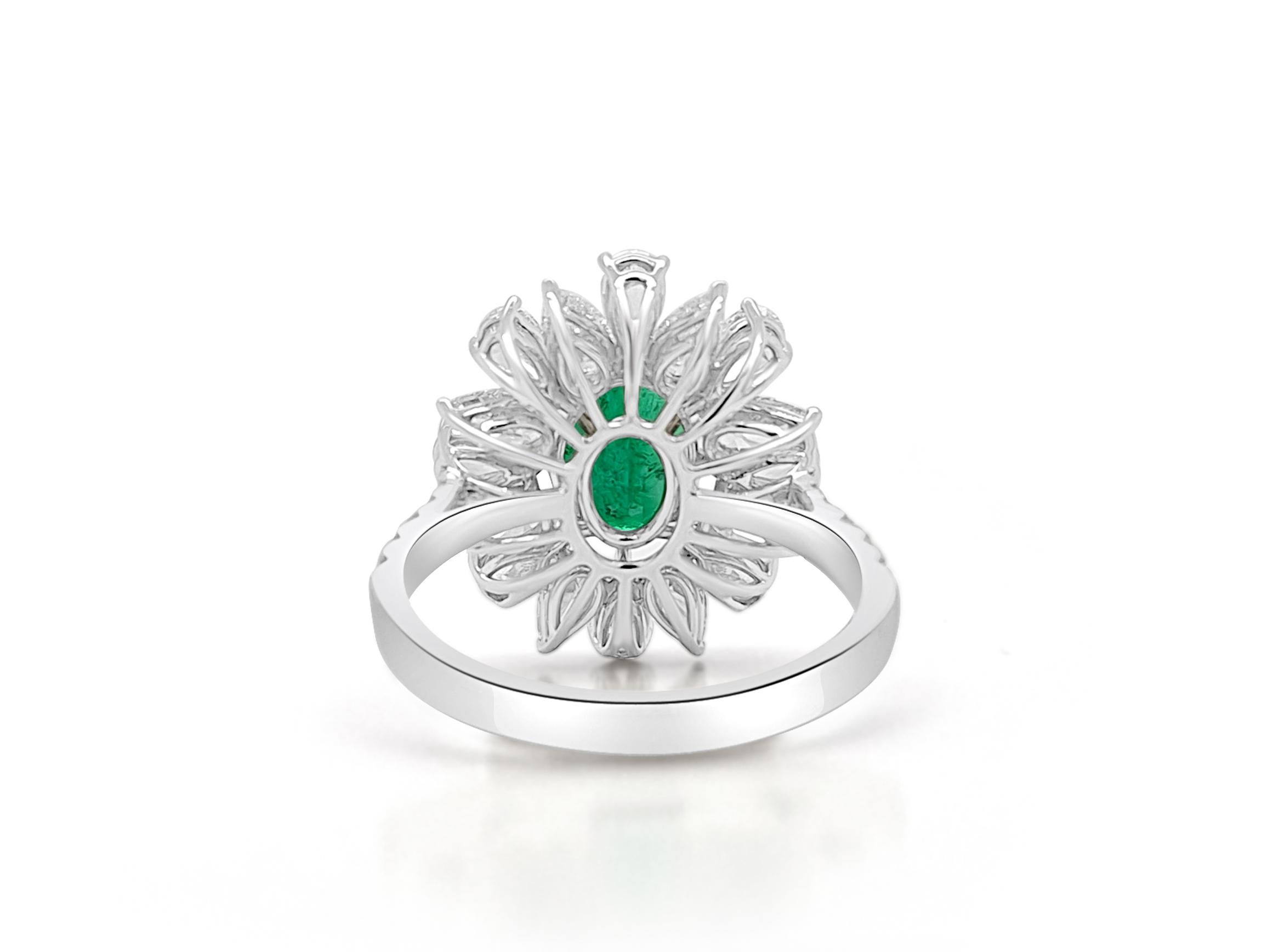 Ehrfurcht einflößender Ring mit einem seltenen kolumbianischen Smaragd, lebhafter grüner Muzo-Farbe und außergewöhnlicher Qualität. Die weißen Diamanten sorgen für einen schillernden Look, der klassische Raffinesse mit modernem Flair