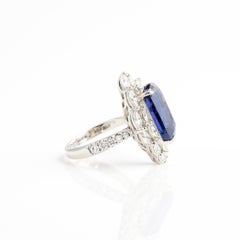 10.16ct Emerald-Cut Tanzanite & Diamond Modern Ring 18K Gold