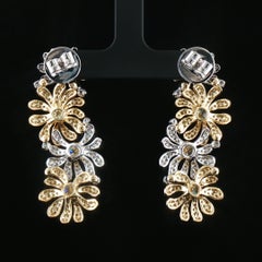 Orecchini contemporanei in oro 18 carati con diamanti bianchi e colorati “Fancy Color” da 8,63 carati a taglio rotondo