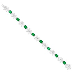 Bracelet contemporain avec une émeraude colombienne de 5,35 carats à taille émeraude et des diamants blancs