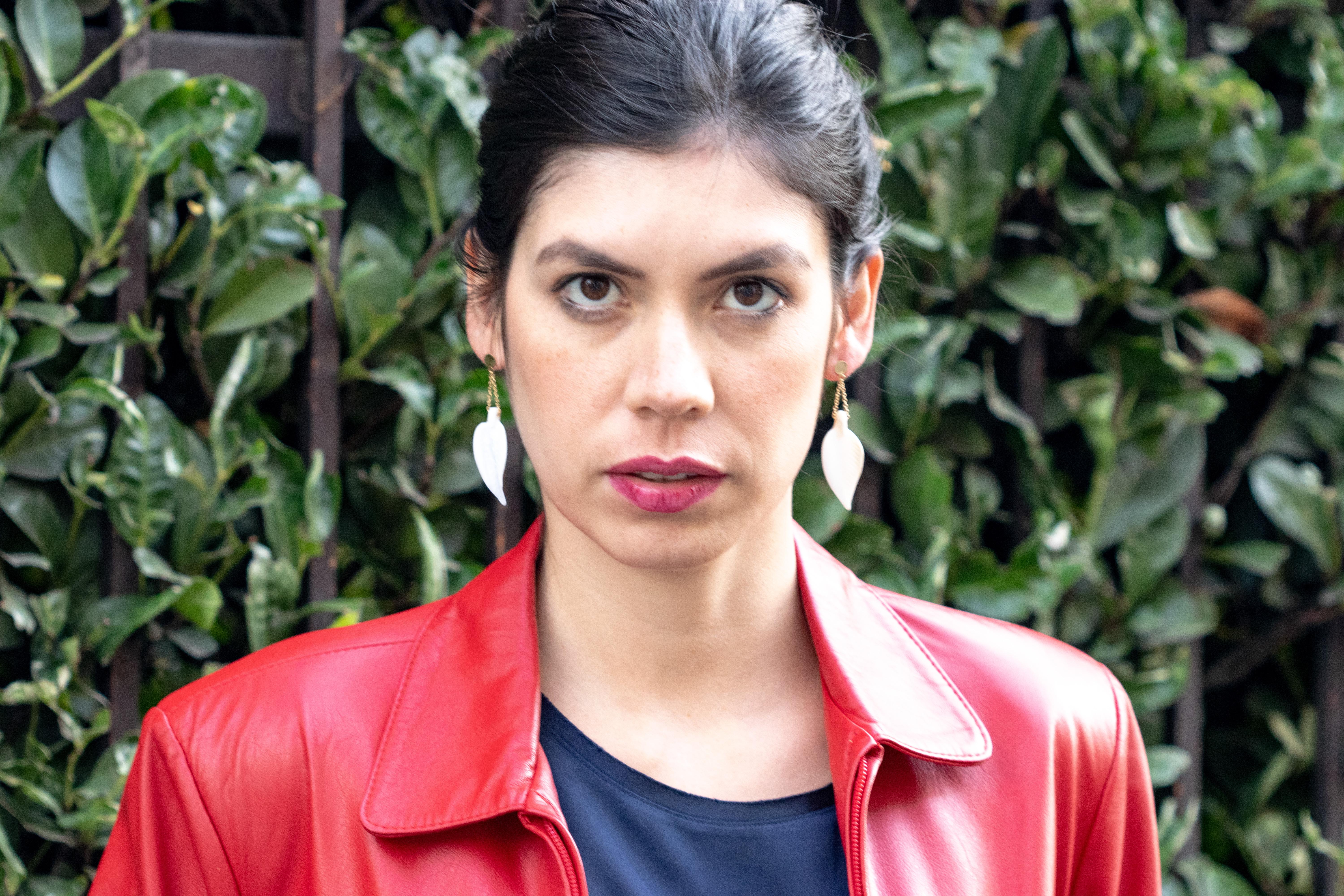 Intini Jewels, orecchini pendenti a foglia in oro giallo 18 carati con madreperla in vendita 7