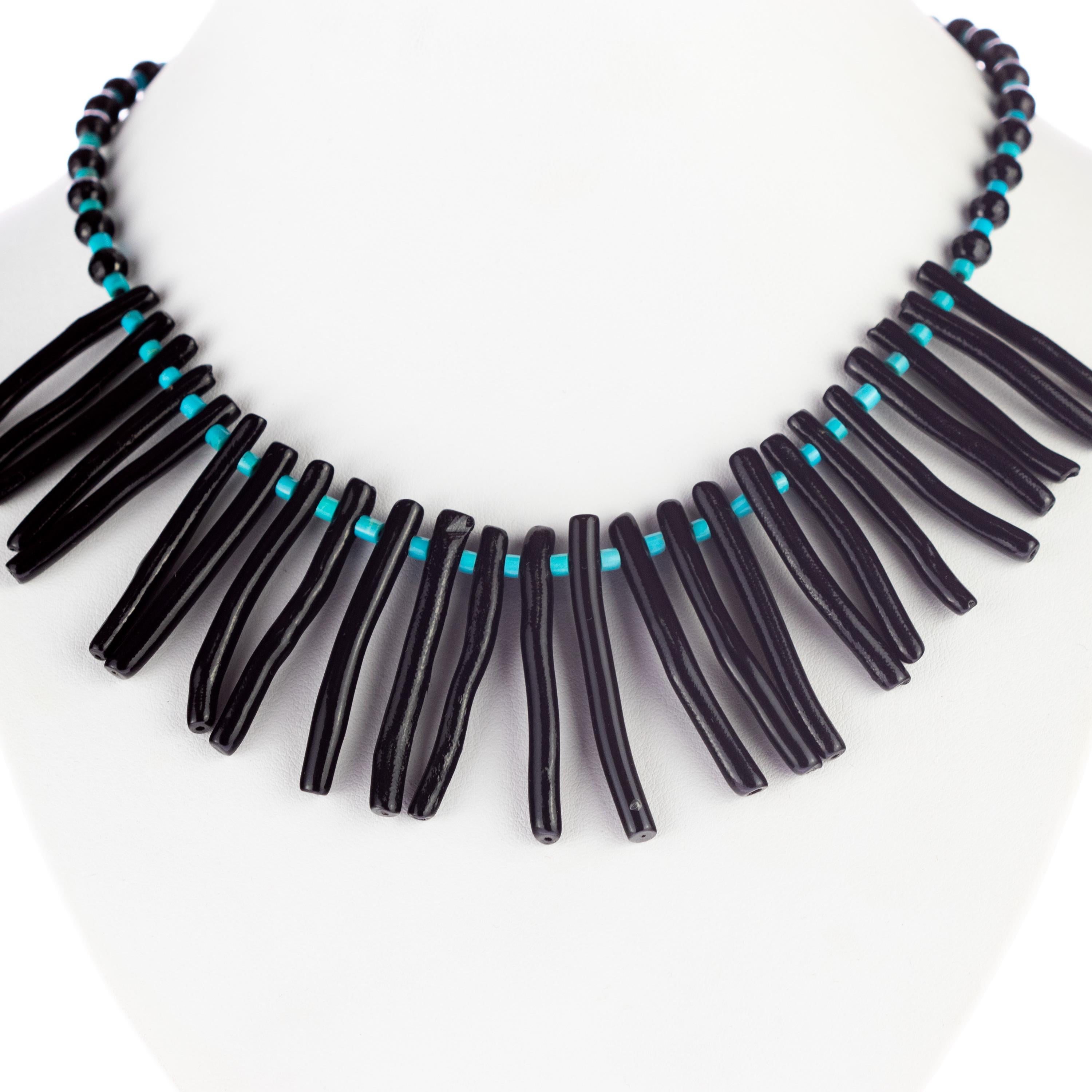 Moderne Intini Jewels Collier de perles bohème fait à la main avec branches d'agate et turquoise naturelle en vente