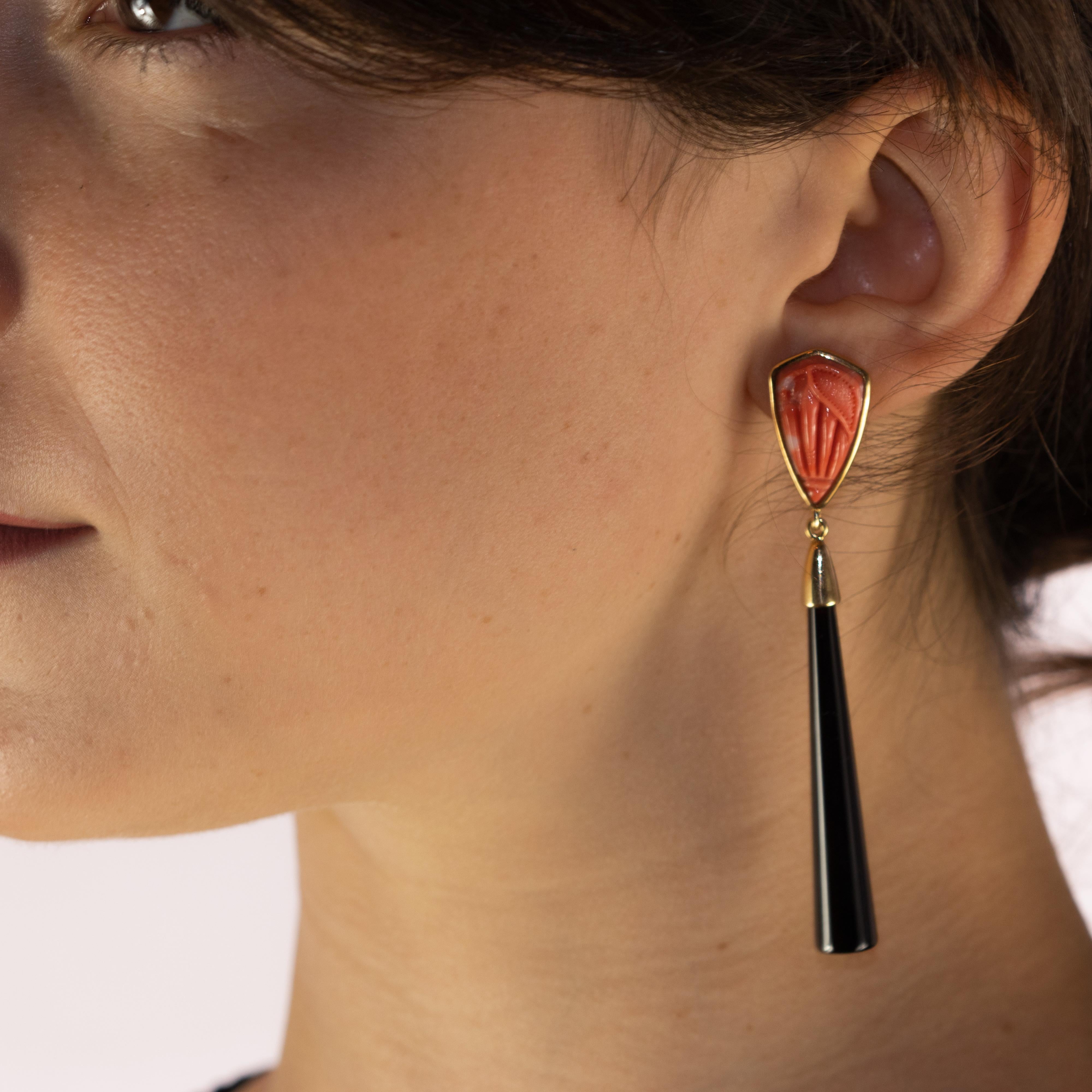 Stunning crafted cammeo pink coral and black agate drops earrings helded by delicate 18 karat white gold details. Evoking all the italian tradition resulting in a stunning masterpiece with an outstanding display of color and a high quality