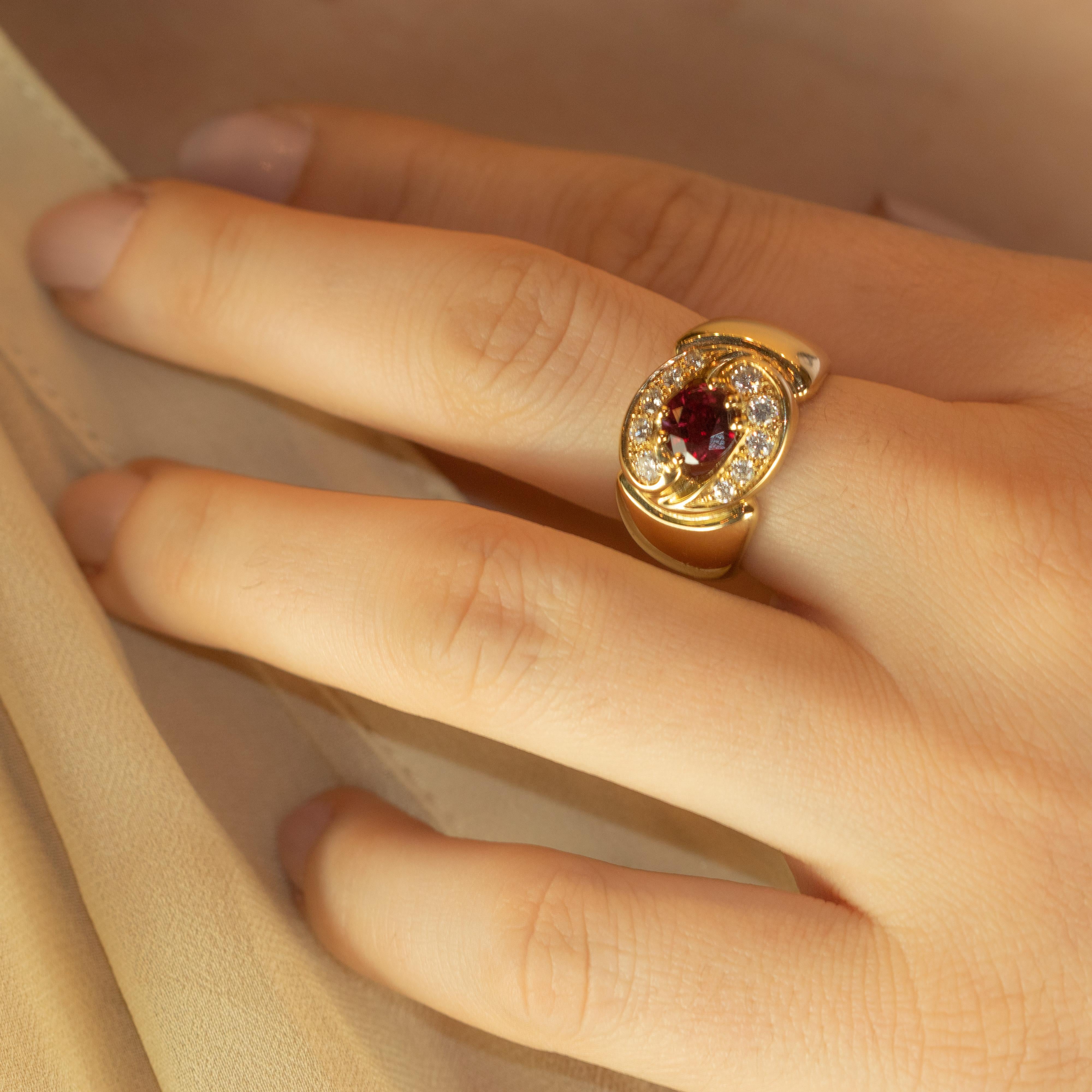 Ikonischer runder Yin Yang Vintage-Cocktailring, Rubin Diamant 18 Karat Gelbgold (Rundschliff) im Angebot
