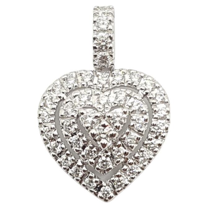 Pendentif cœur en or blanc 18 carats serti de diamants en vente
