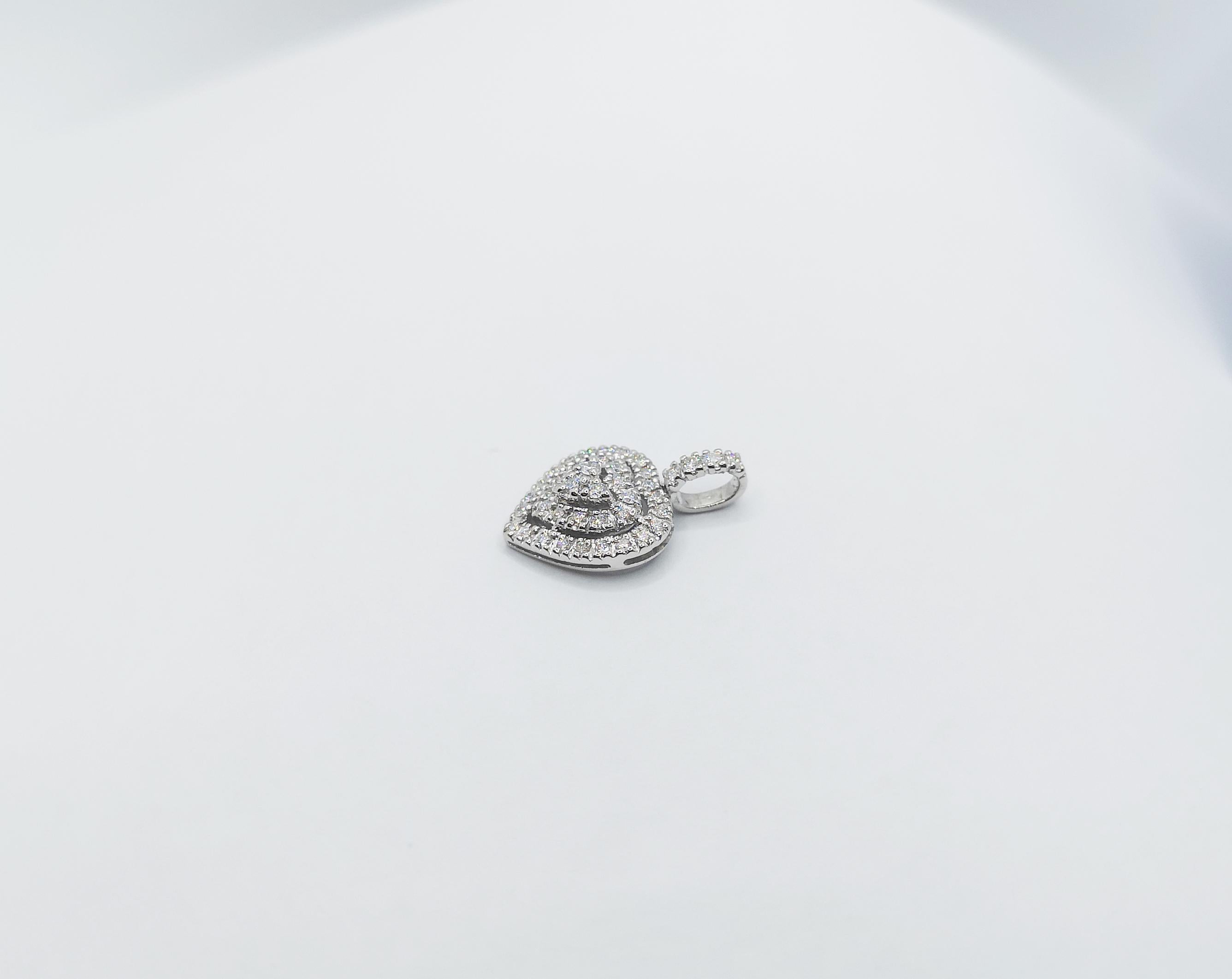 Pendentif cœur en or blanc 18 carats serti de diamants en vente 1