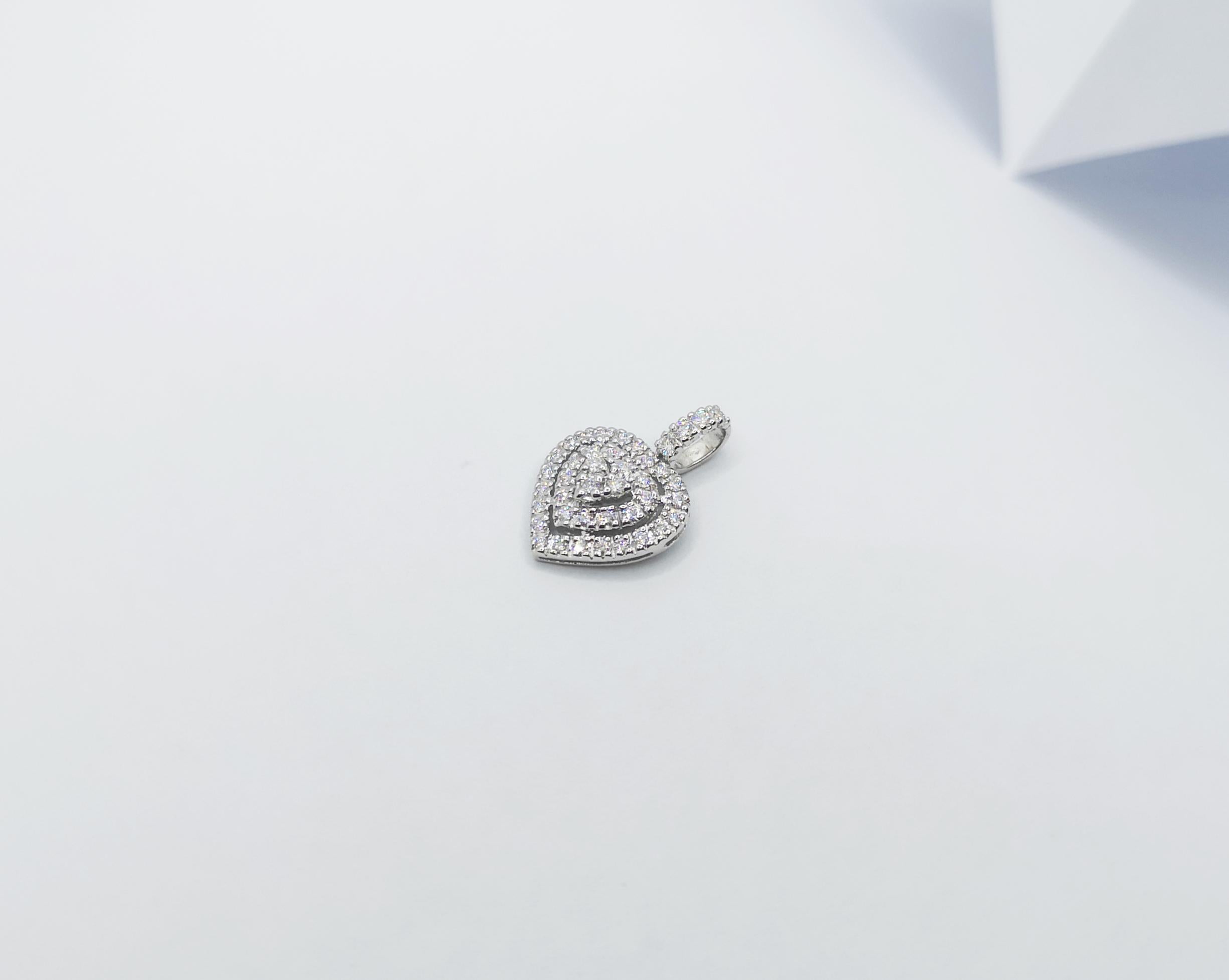Pendentif cœur en or blanc 18 carats serti de diamants Neuf - En vente à Bangkok, TH