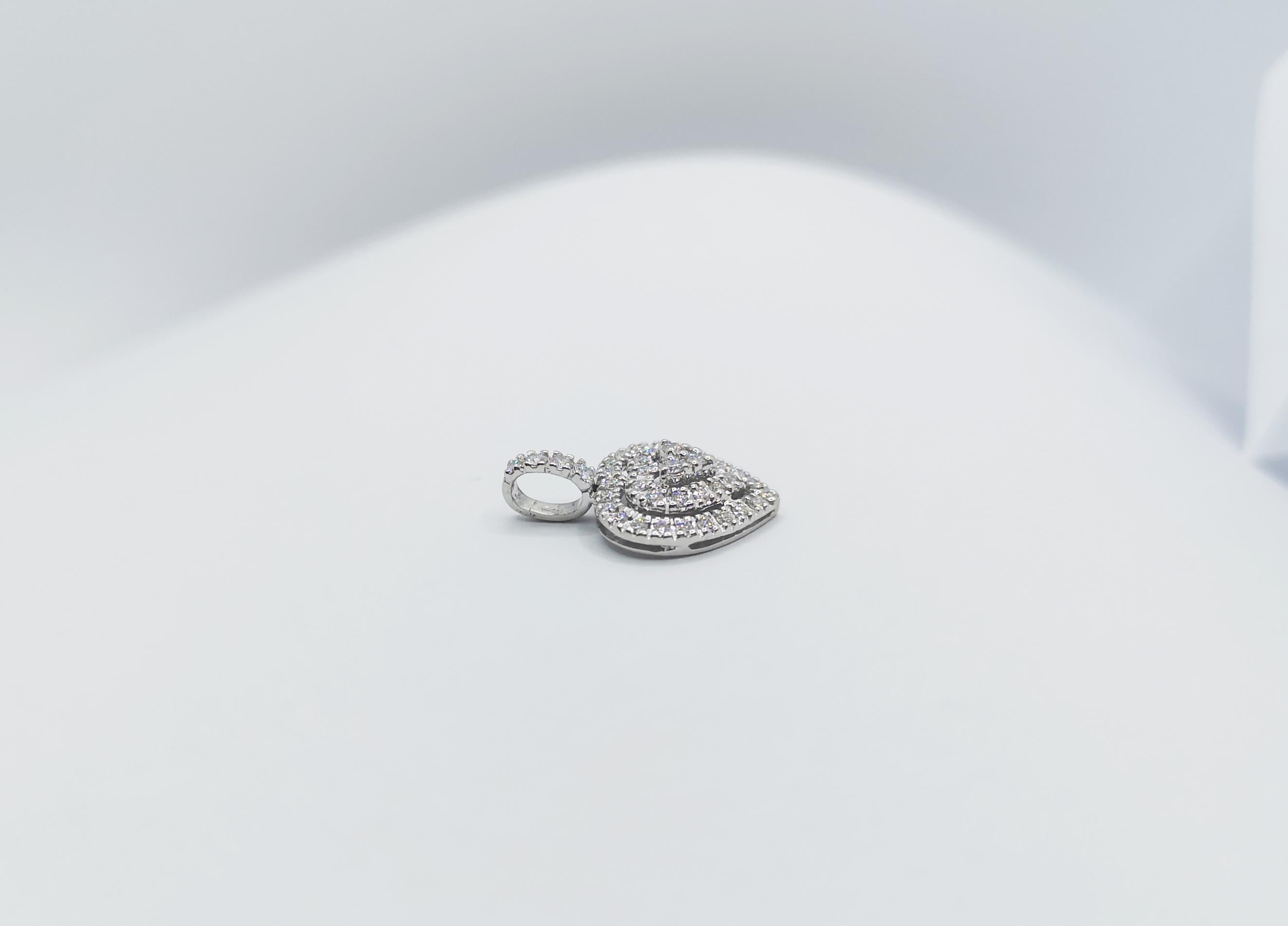 Taille brillant Pendentif cœur en or blanc 18 carats serti de diamants en vente