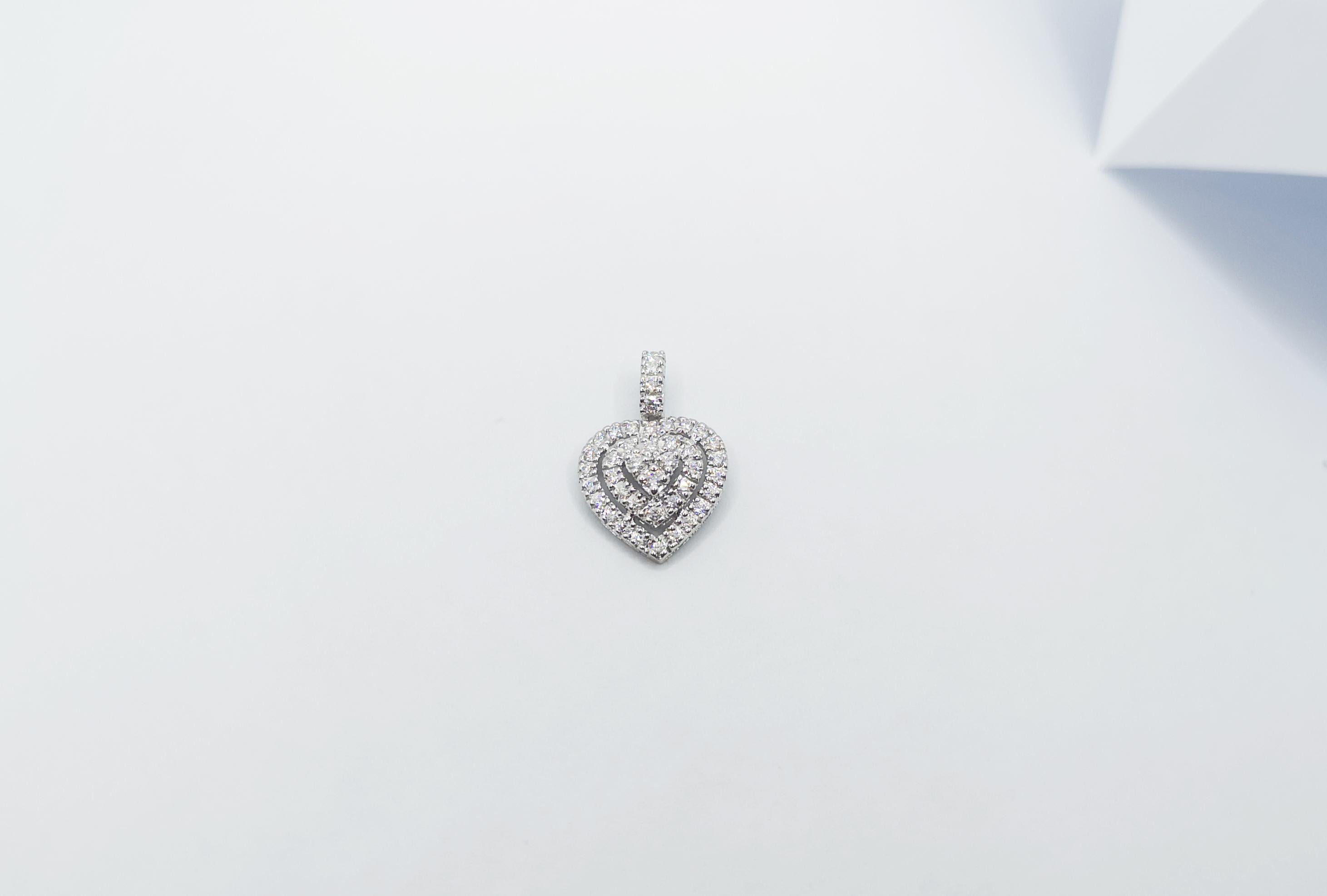 Contemporain Pendentif cœur en or blanc 18 carats serti de diamants en vente